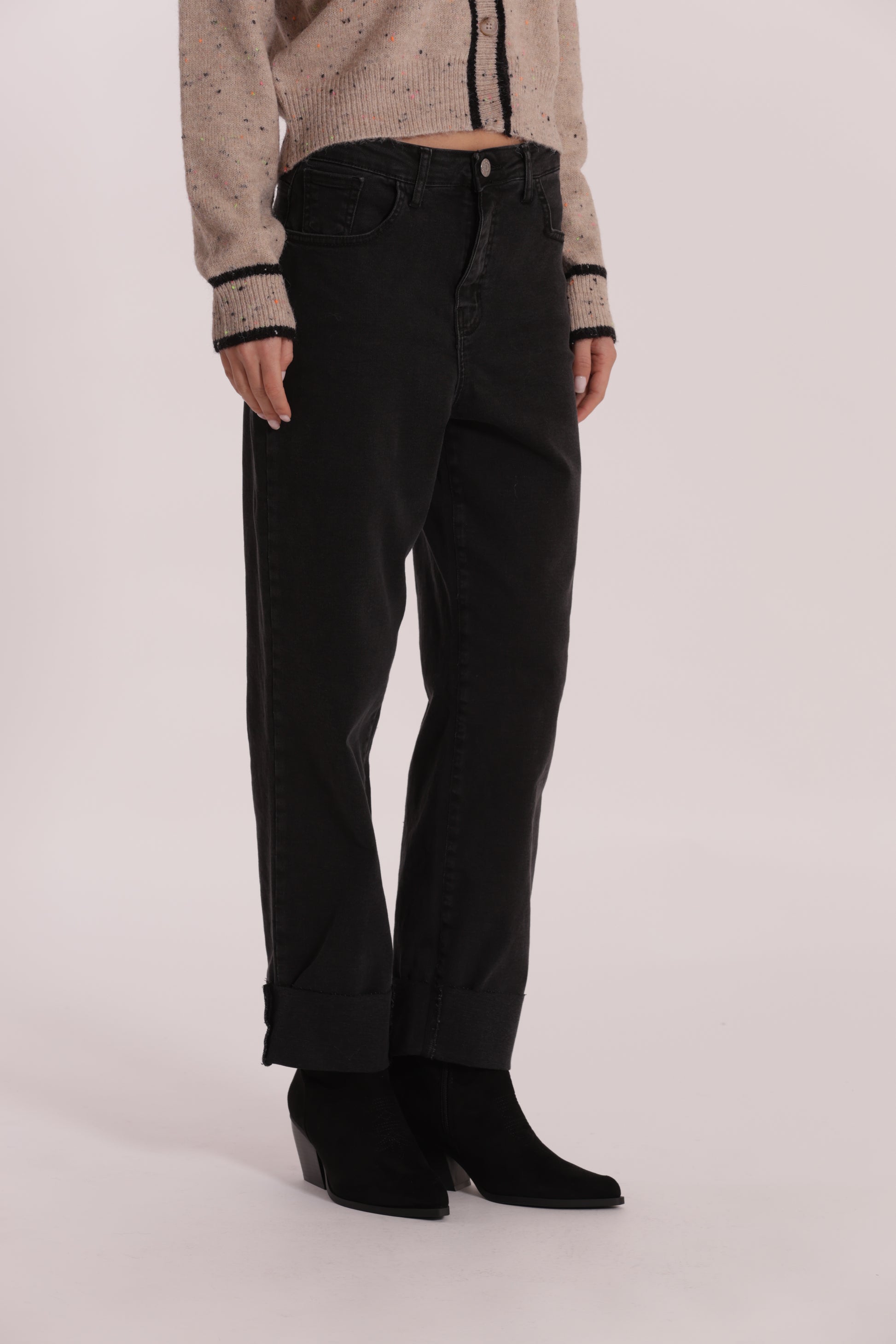 JEANS CROPPED CON RIVOLTO