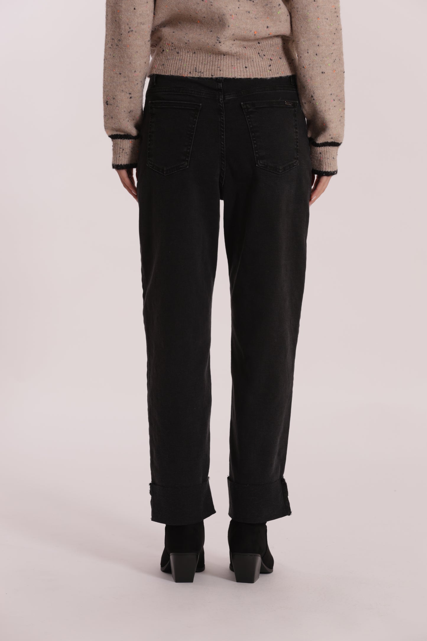 JEANS CROPPED CON RIVOLTO