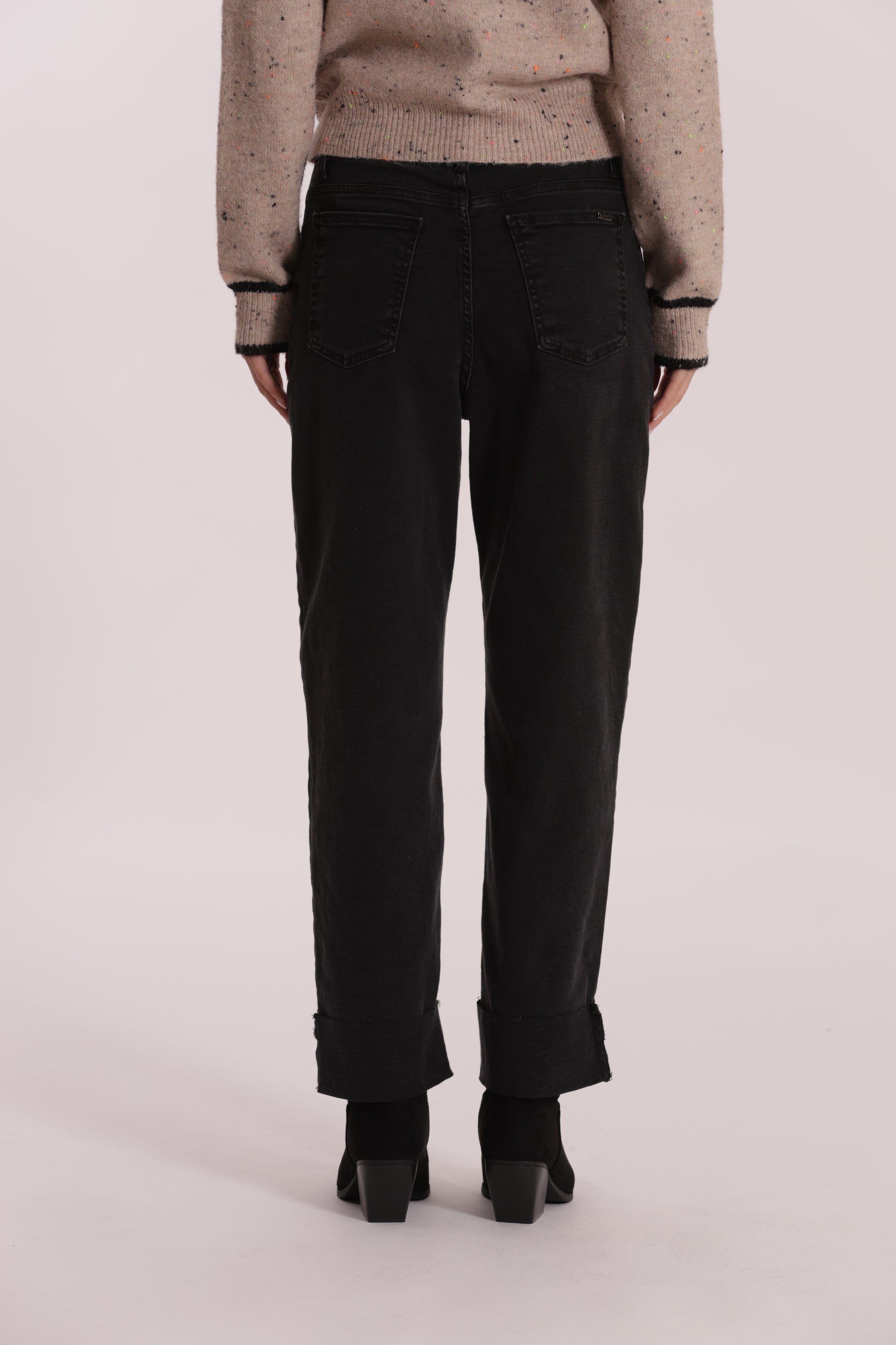 JEANS CROPPED CON RIVOLTO