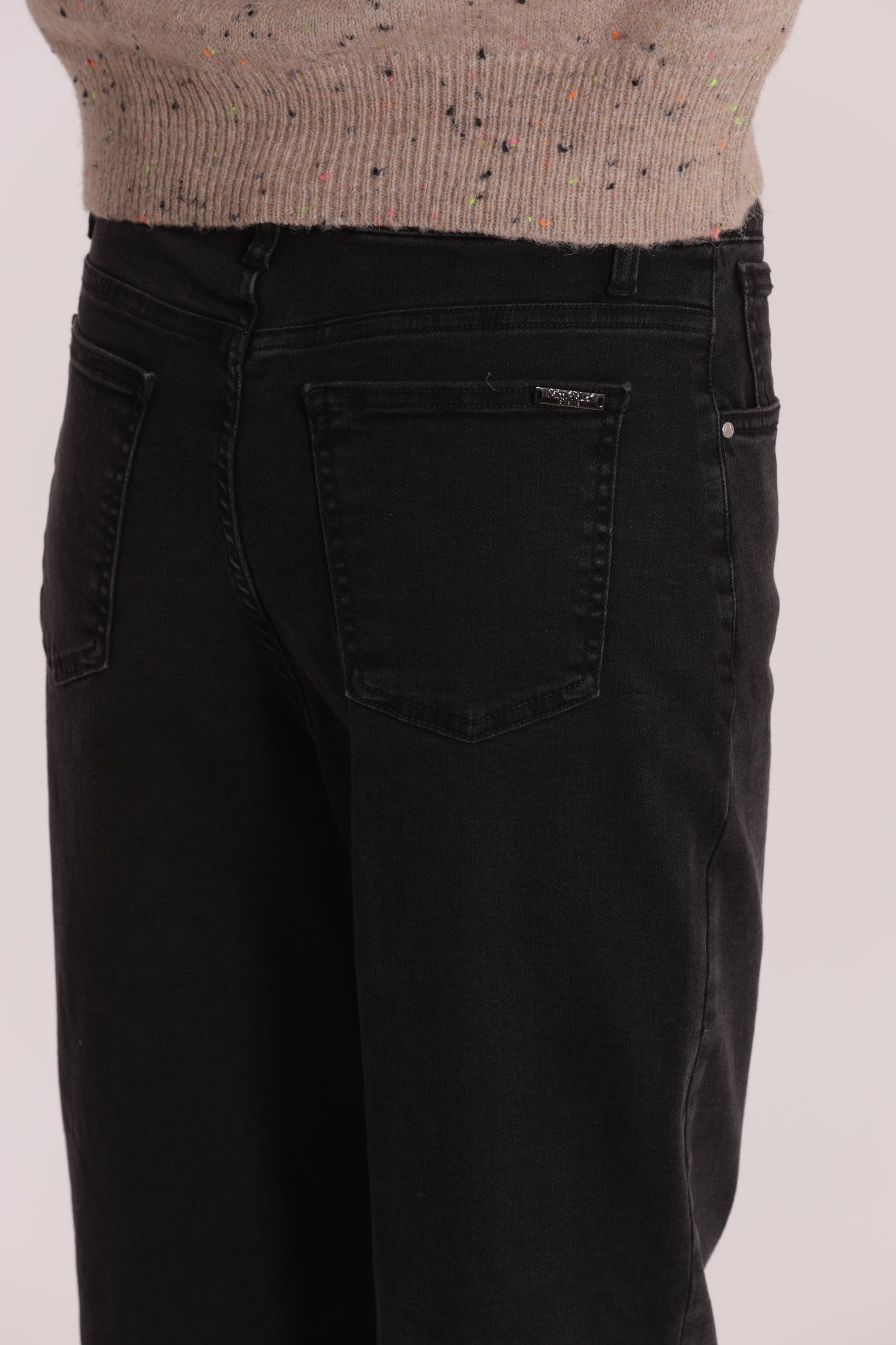 JEANS CROPPED CON RIVOLTO