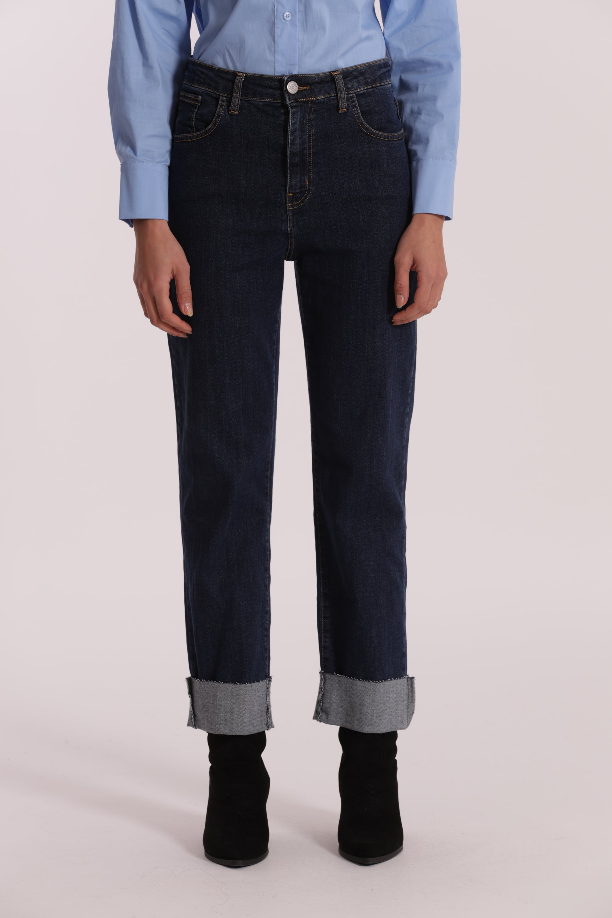 JEANS CROPPED CON RIVOLTO