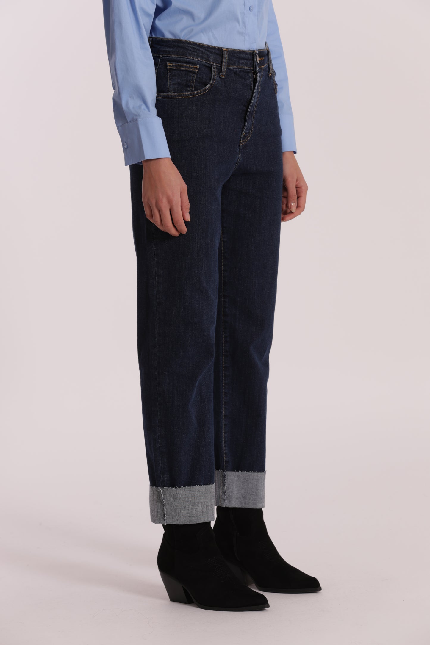 JEANS CROPPED CON RIVOLTO