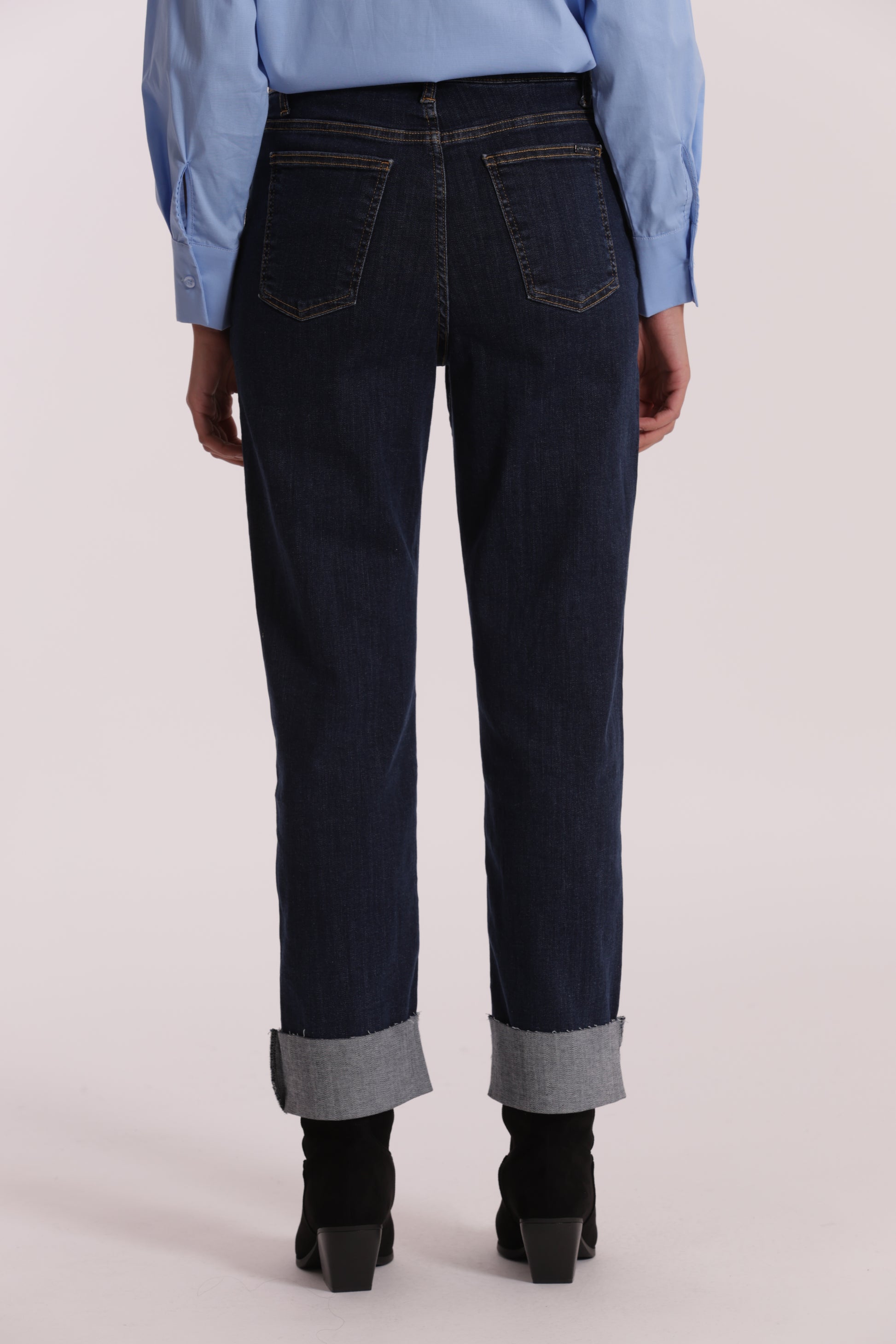 JEANS CROPPED CON RIVOLTO