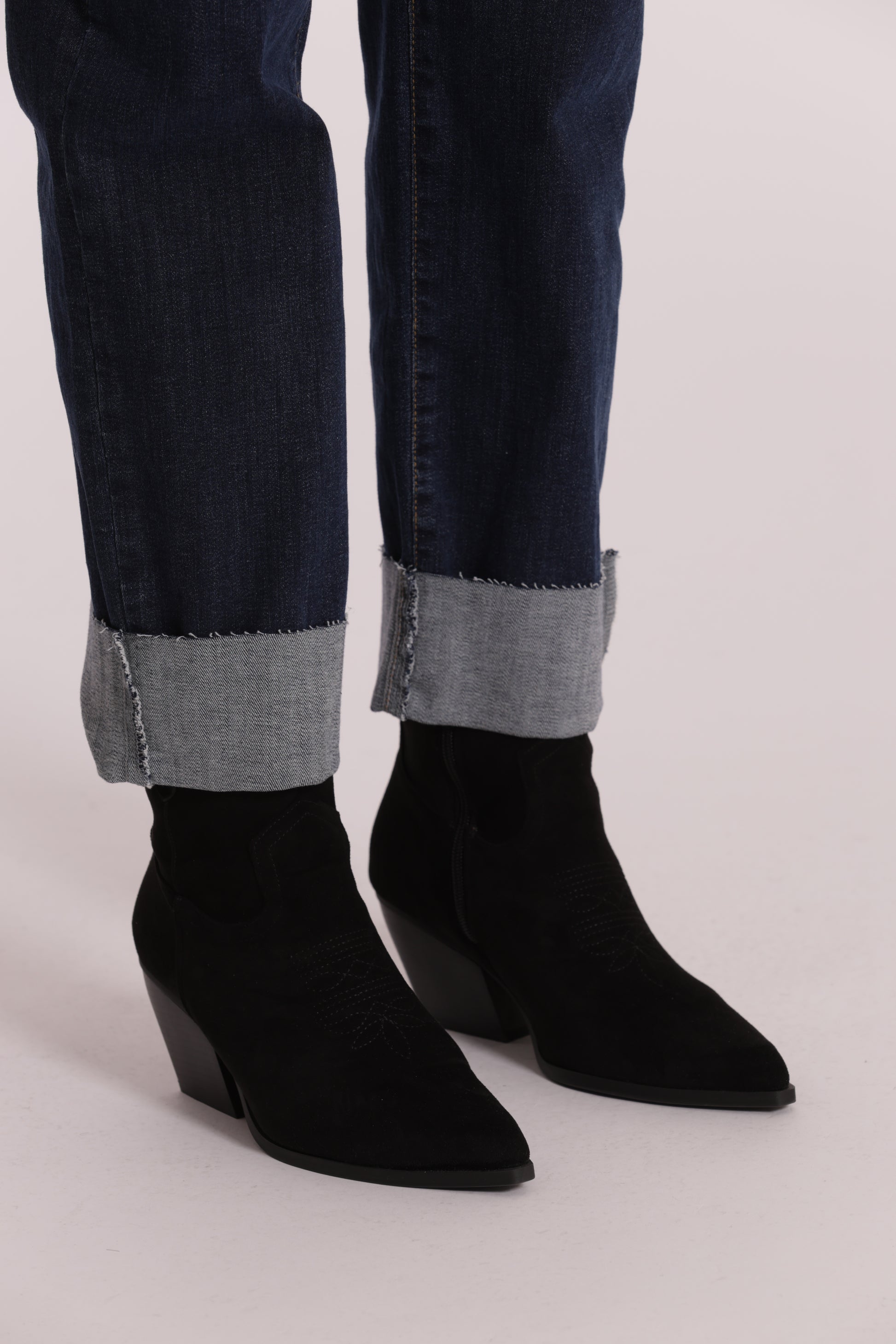 JEANS CROPPED CON RIVOLTO