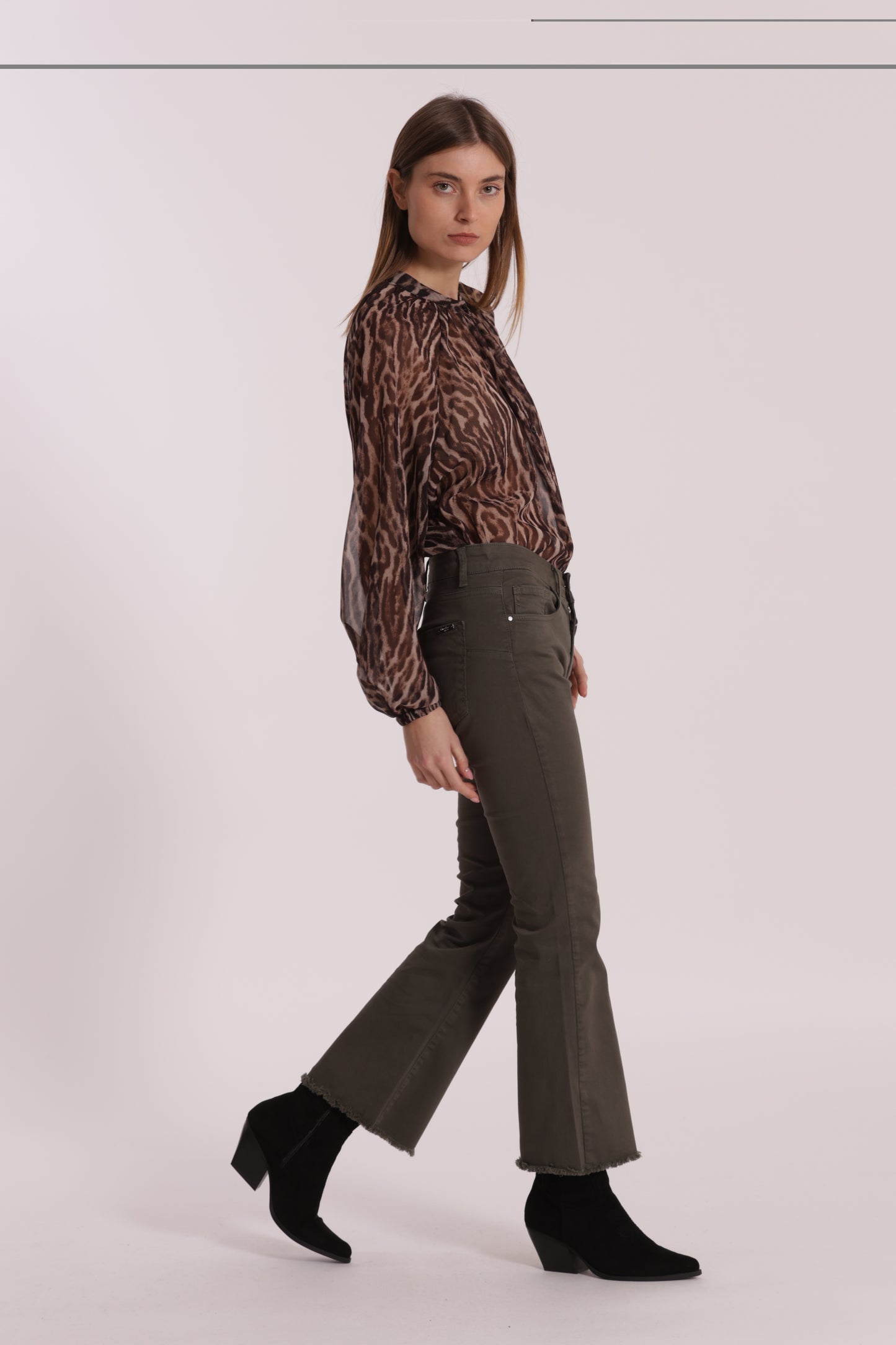 PANTALONE CROPPED FLARE IN GABARDINA