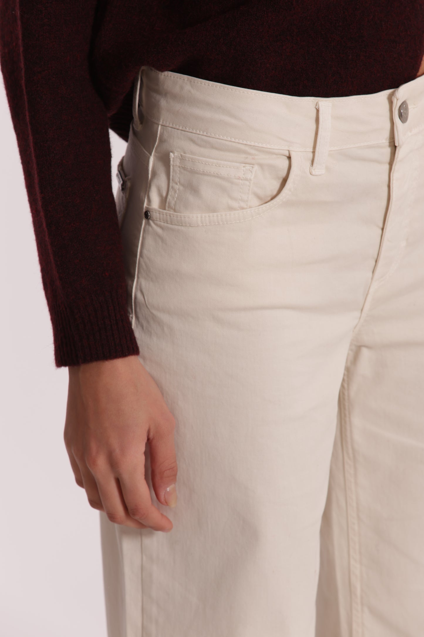 PANTALONE DRITTO CON TASCA QUADRATA IN GABARDINA