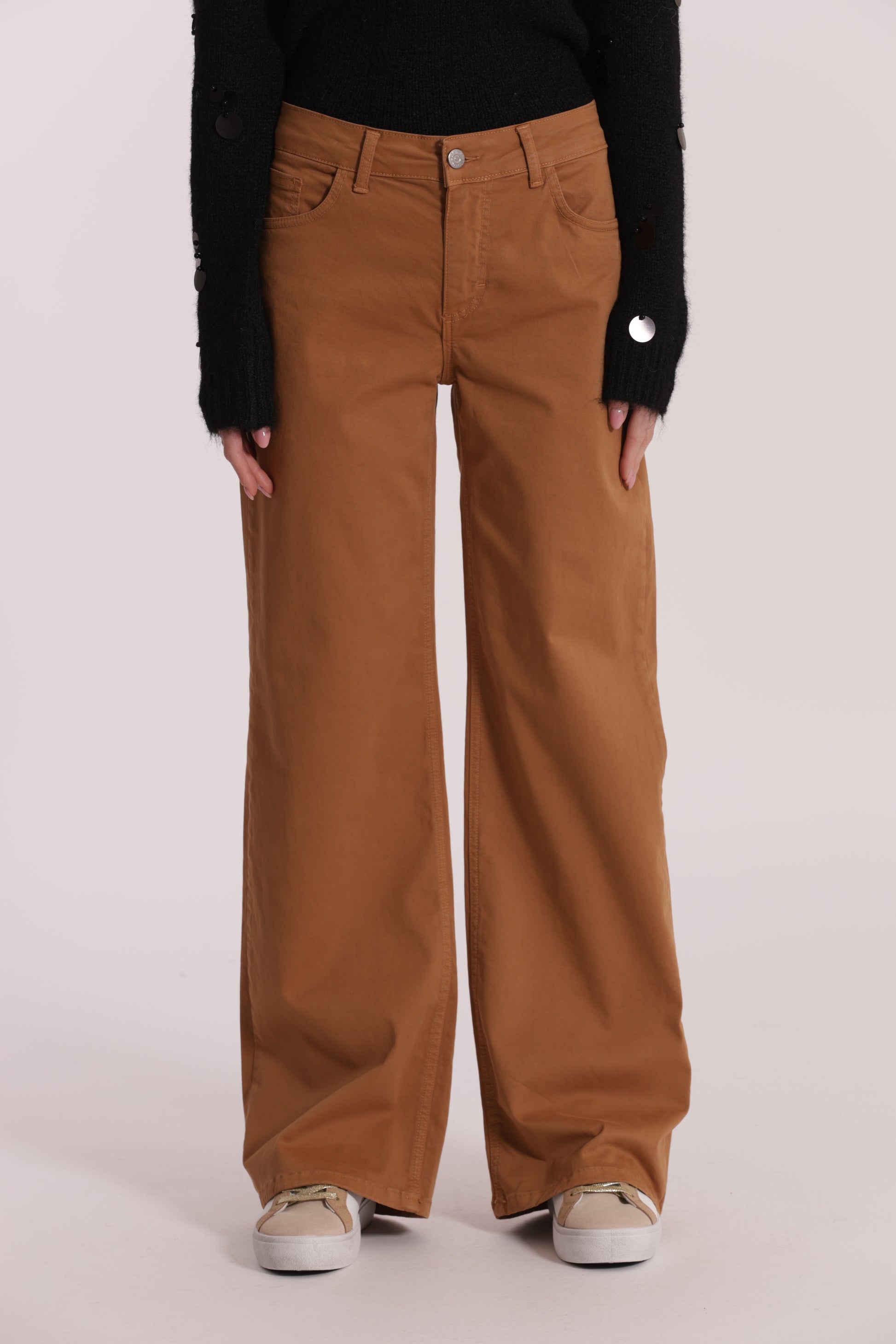 PANTALONE DRITTO CON TASCA QUADRATA IN GABARDINA