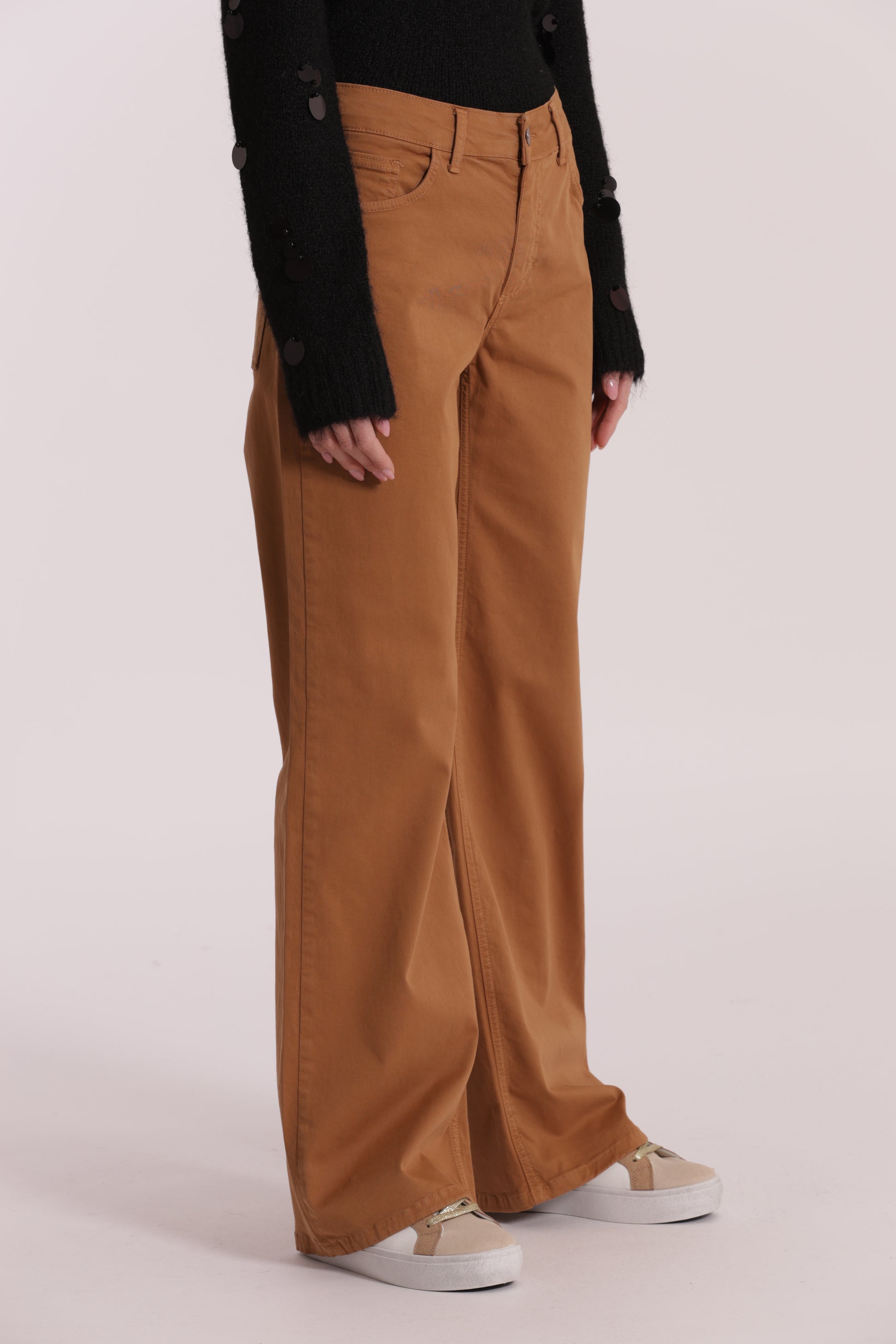 PANTALONE DRITTO CON TASCA QUADRATA IN GABARDINA