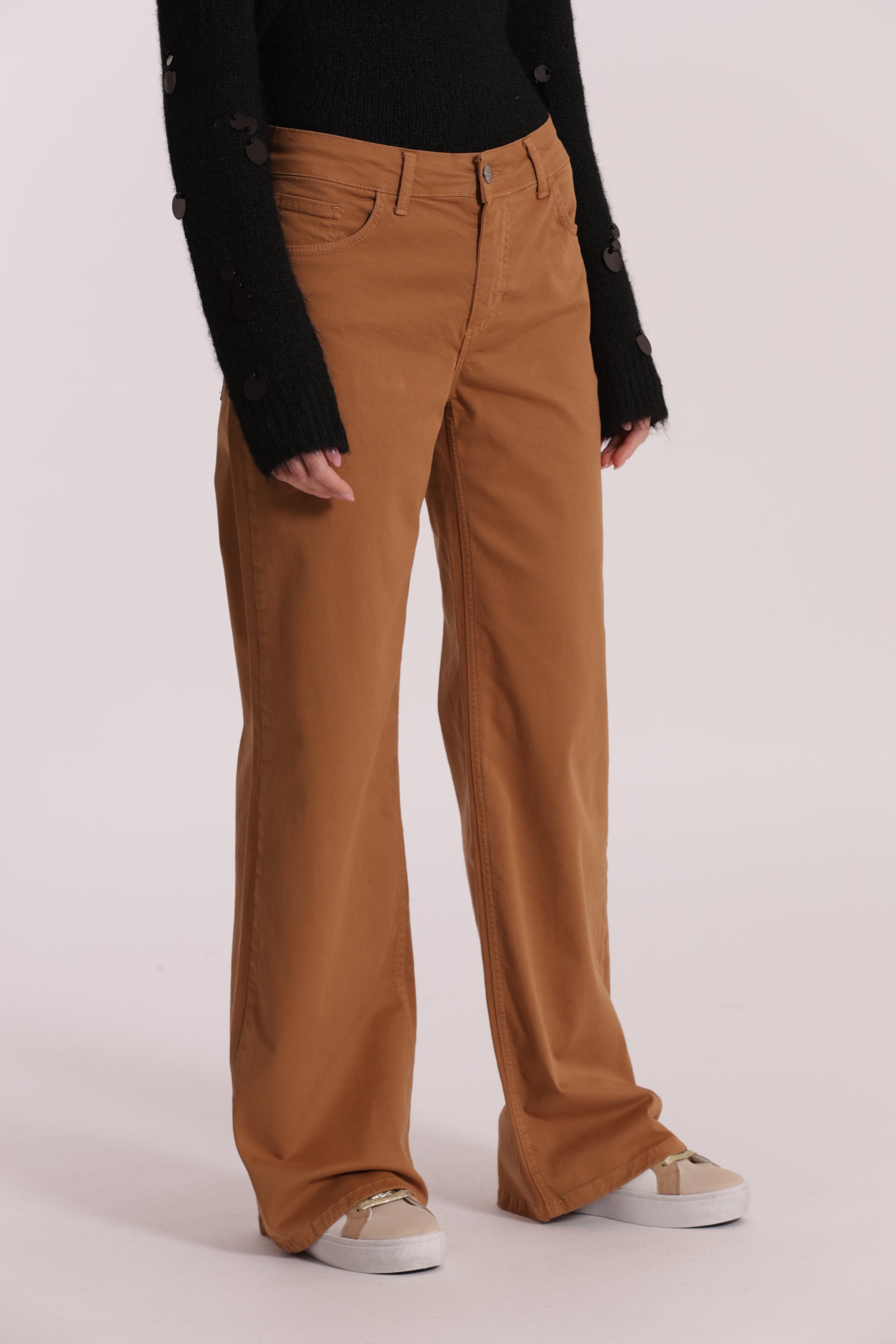 PANTALONE DRITTO CON TASCA QUADRATA IN GABARDINA