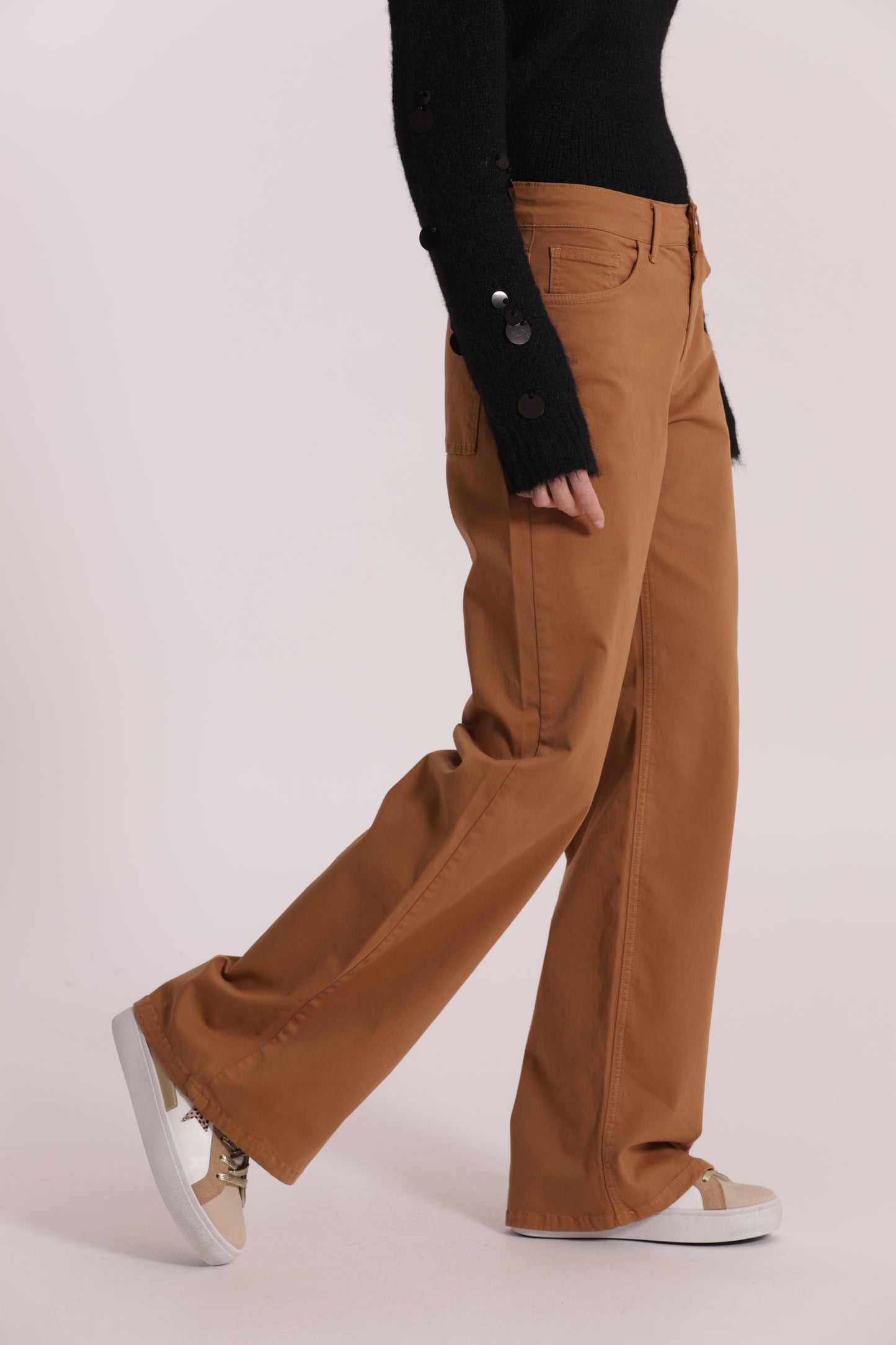 PANTALONE DRITTO CON TASCA QUADRATA IN GABARDINA