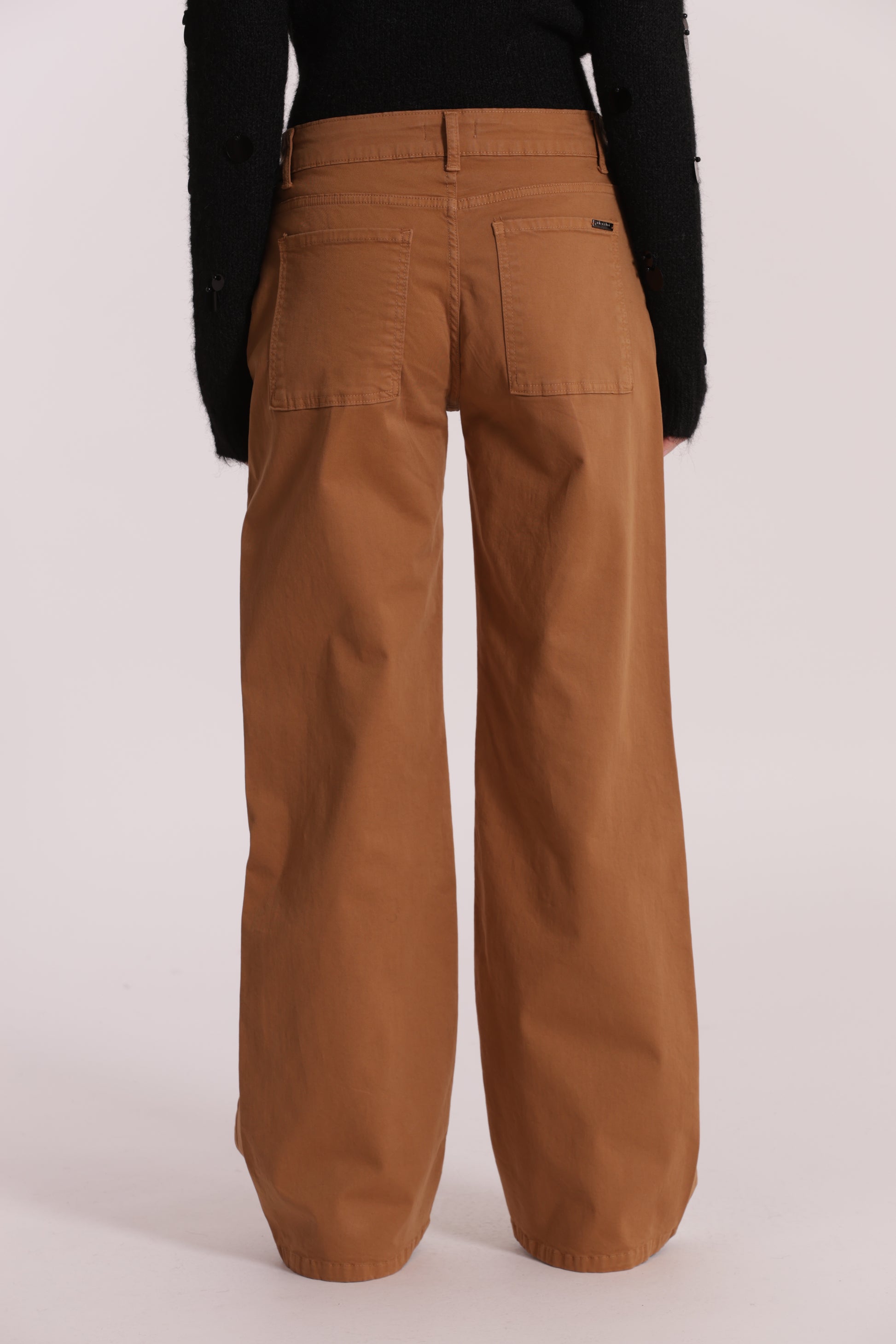 PANTALONE DRITTO CON TASCA QUADRATA IN GABARDINA