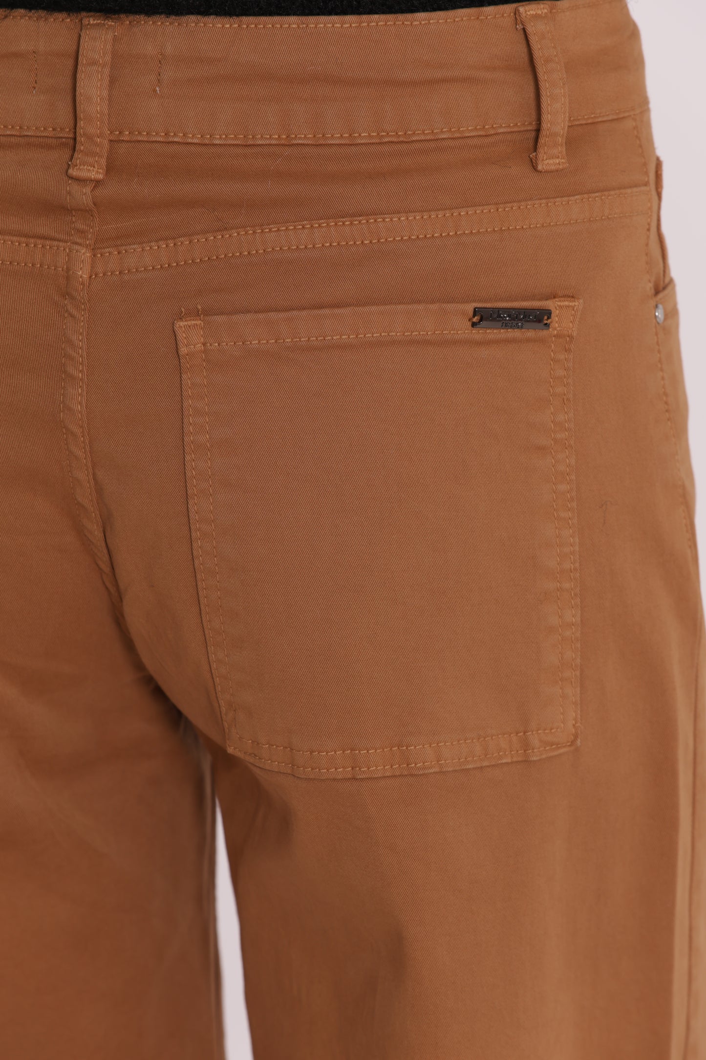 PANTALONE DRITTO CON TASCA QUADRATA IN GABARDINA