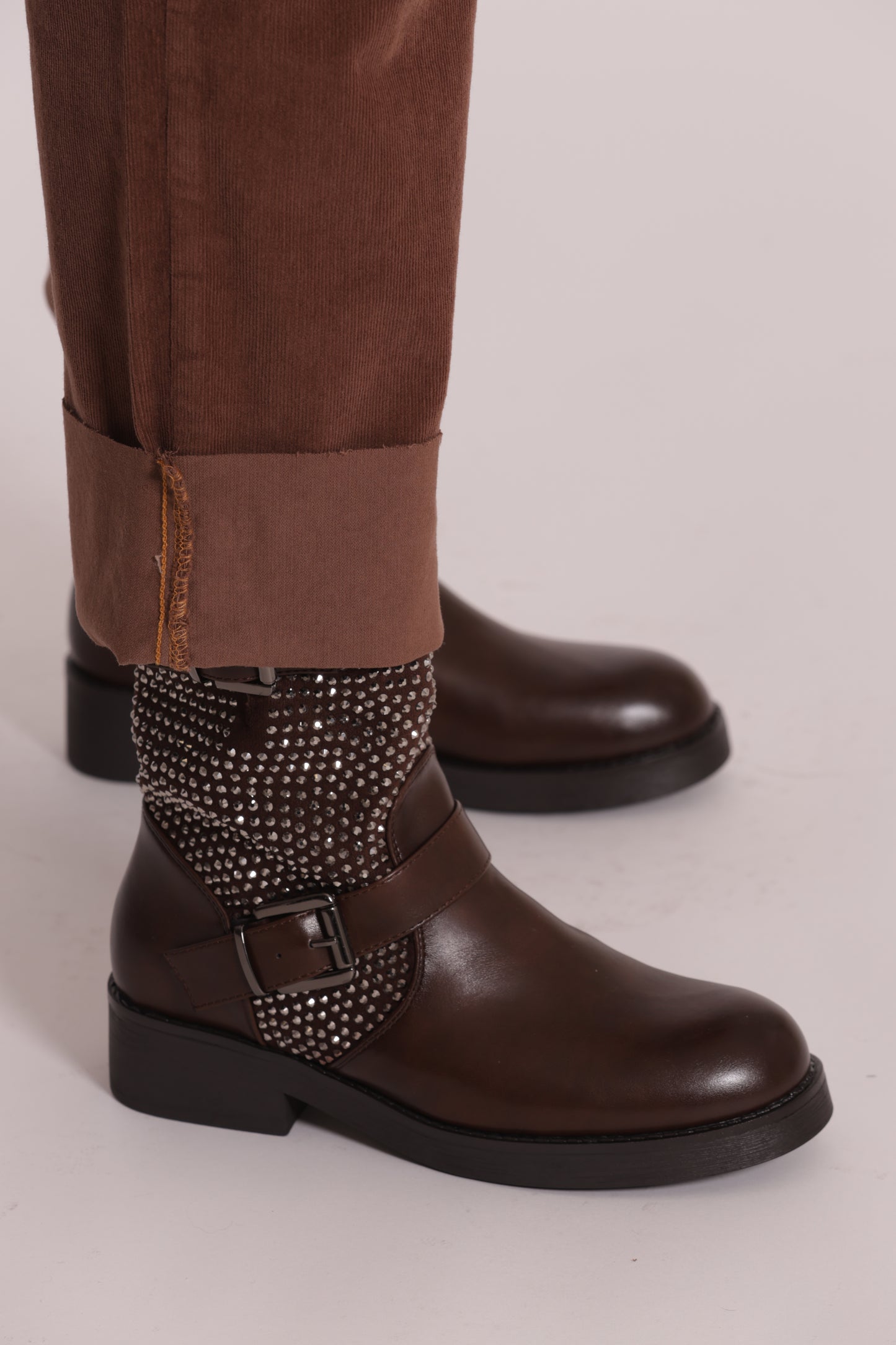 PANTALONE CROPPED CON RISVOLTO IN VELLUTO A COSTE