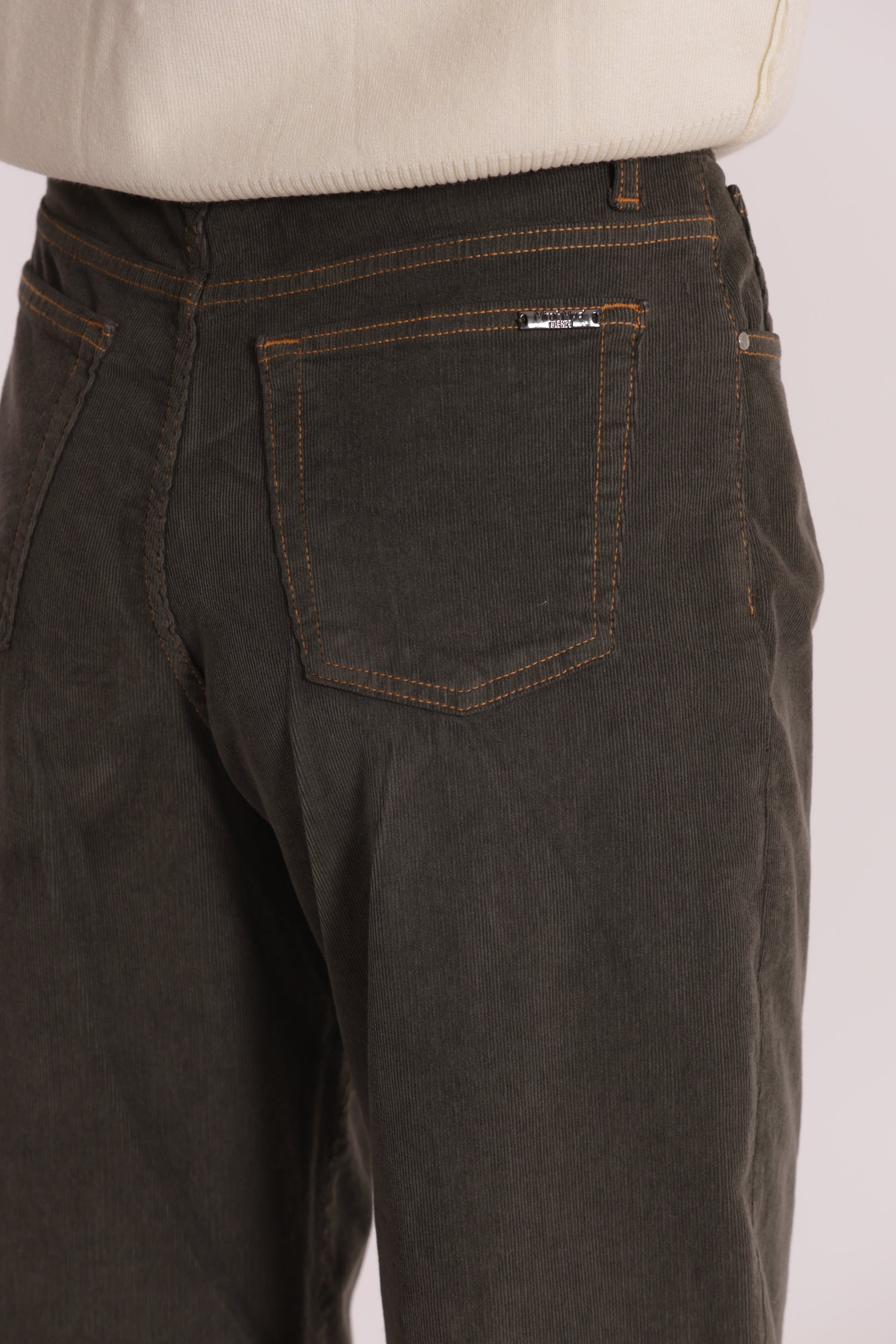 PANTALONE CROPPED CON RISVOLTO IN VELLUTO A COSTE