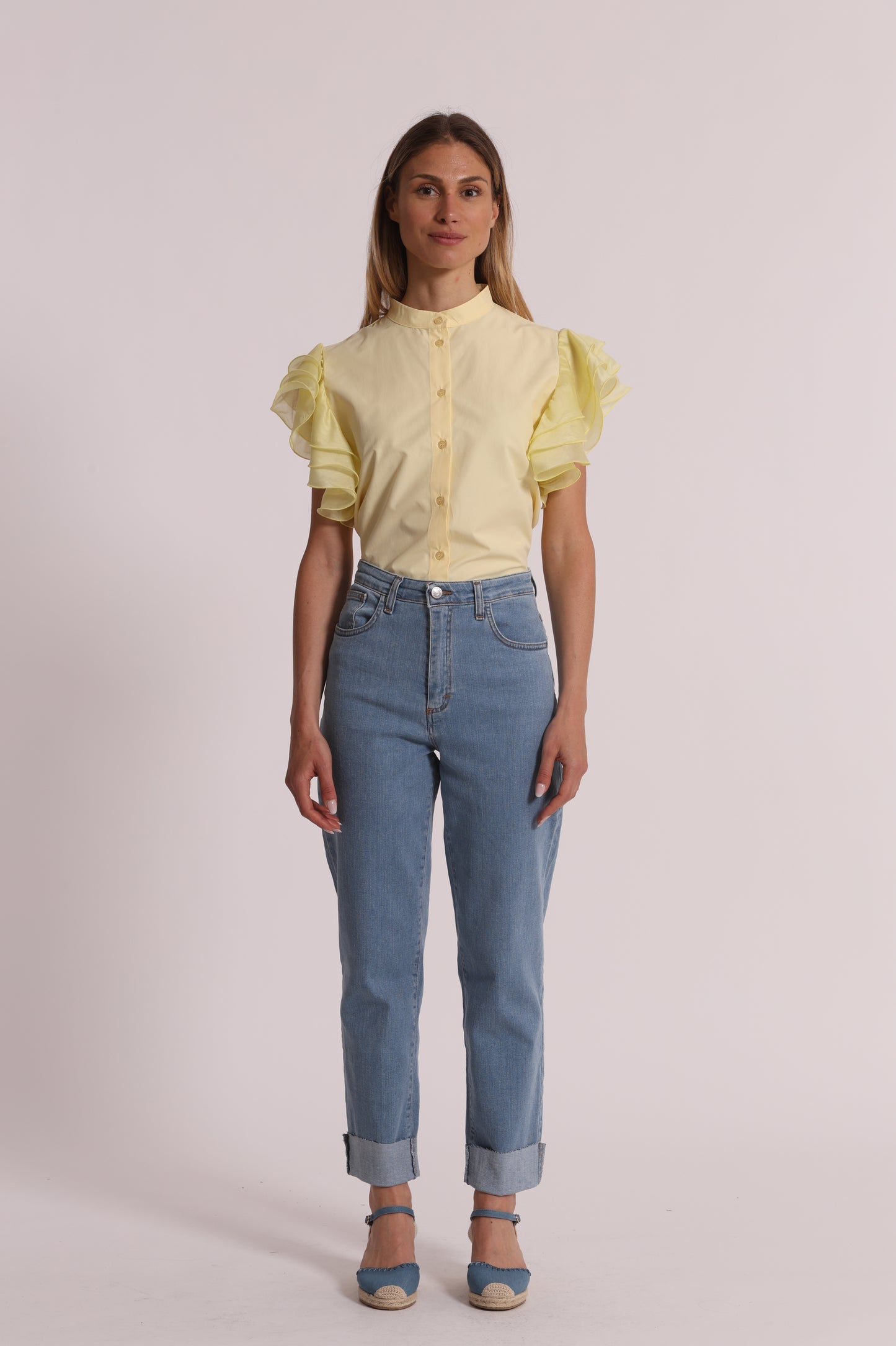 JEANS CROPPED CON RISVOLTO