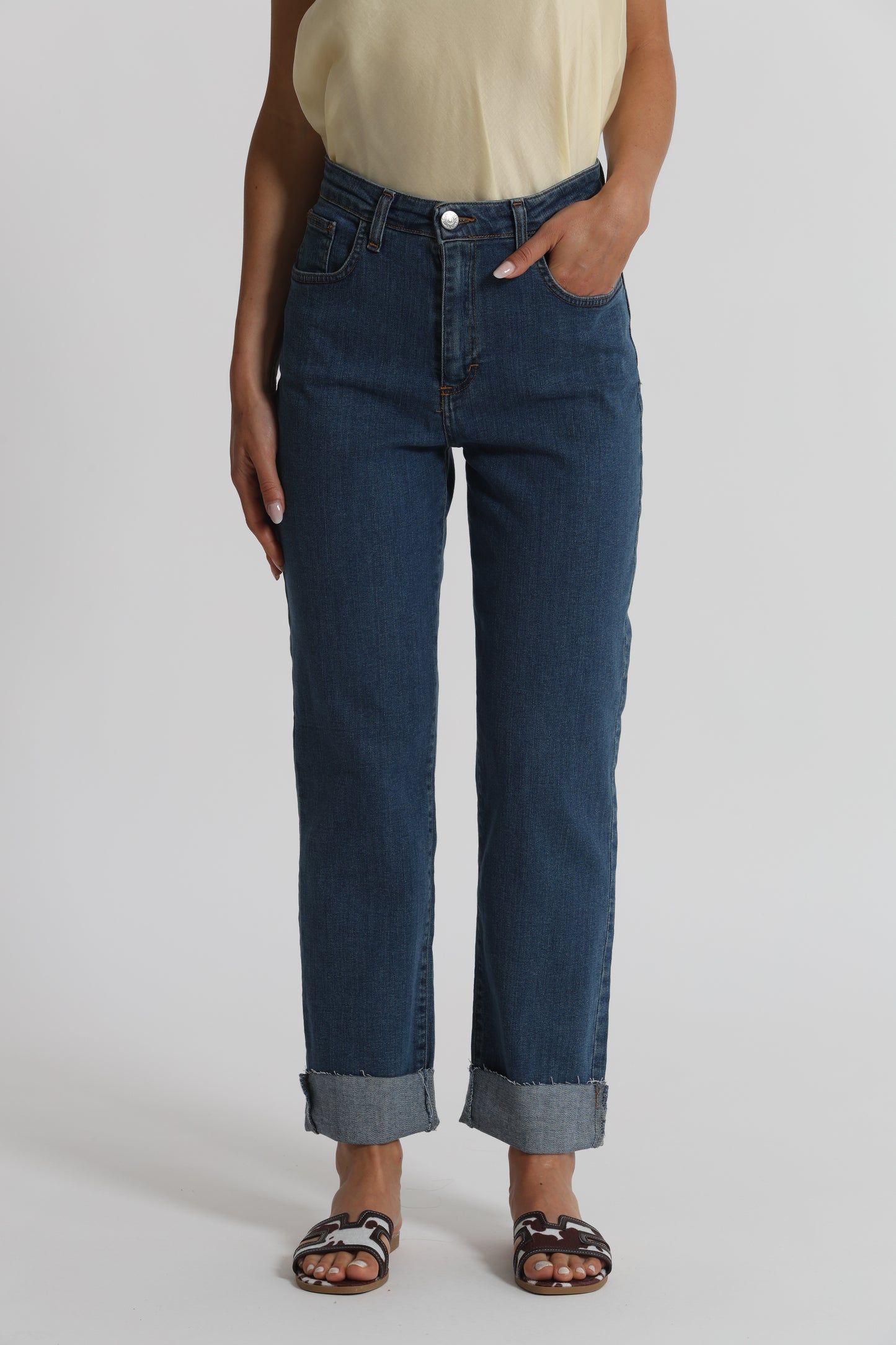 JEANS CROPPED CON RISVOLTO