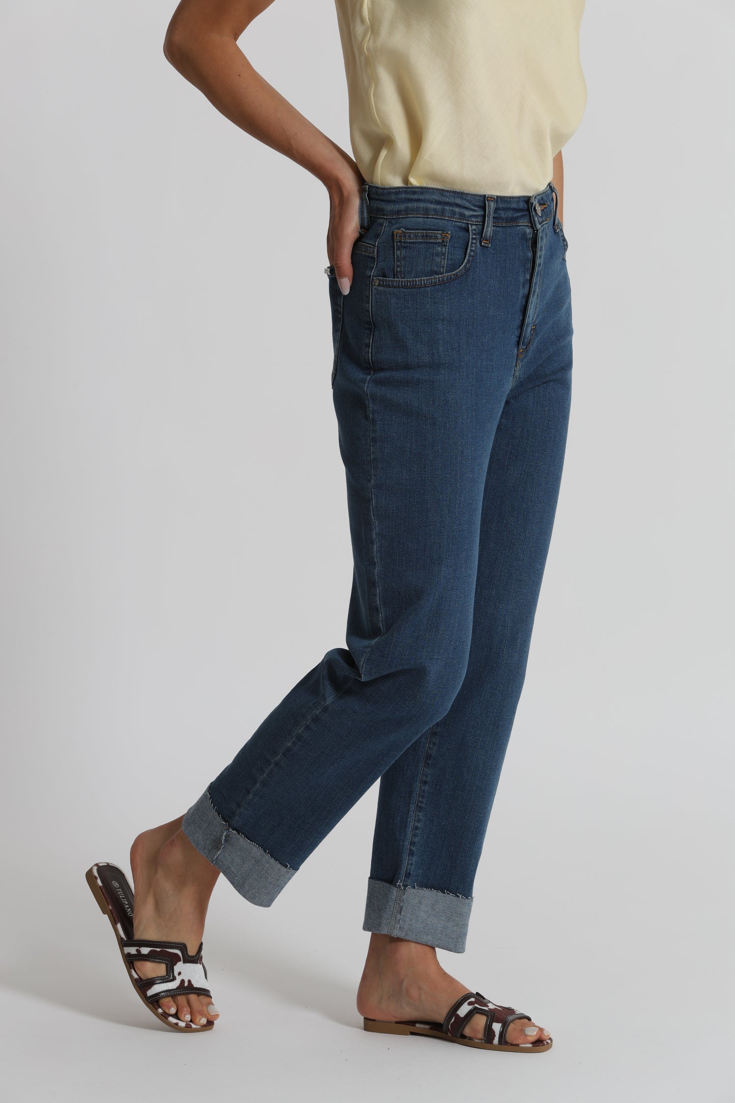 JEANS CROPPED CON RISVOLTO