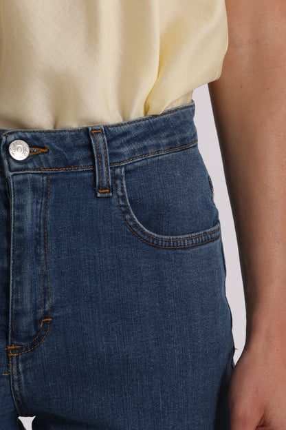 JEANS CROPPED CON RISVOLTO