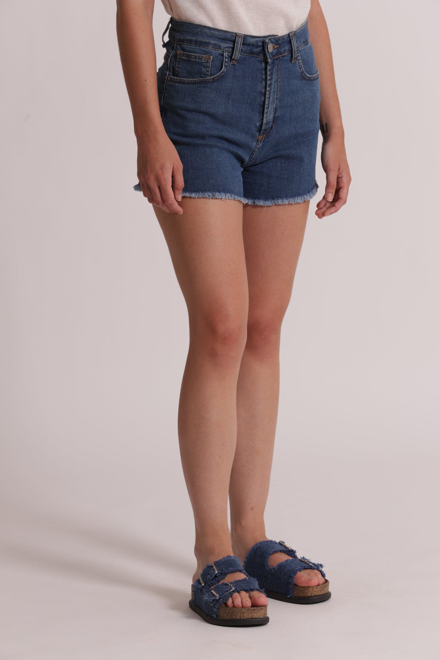 JEANS SHORT IN BULL