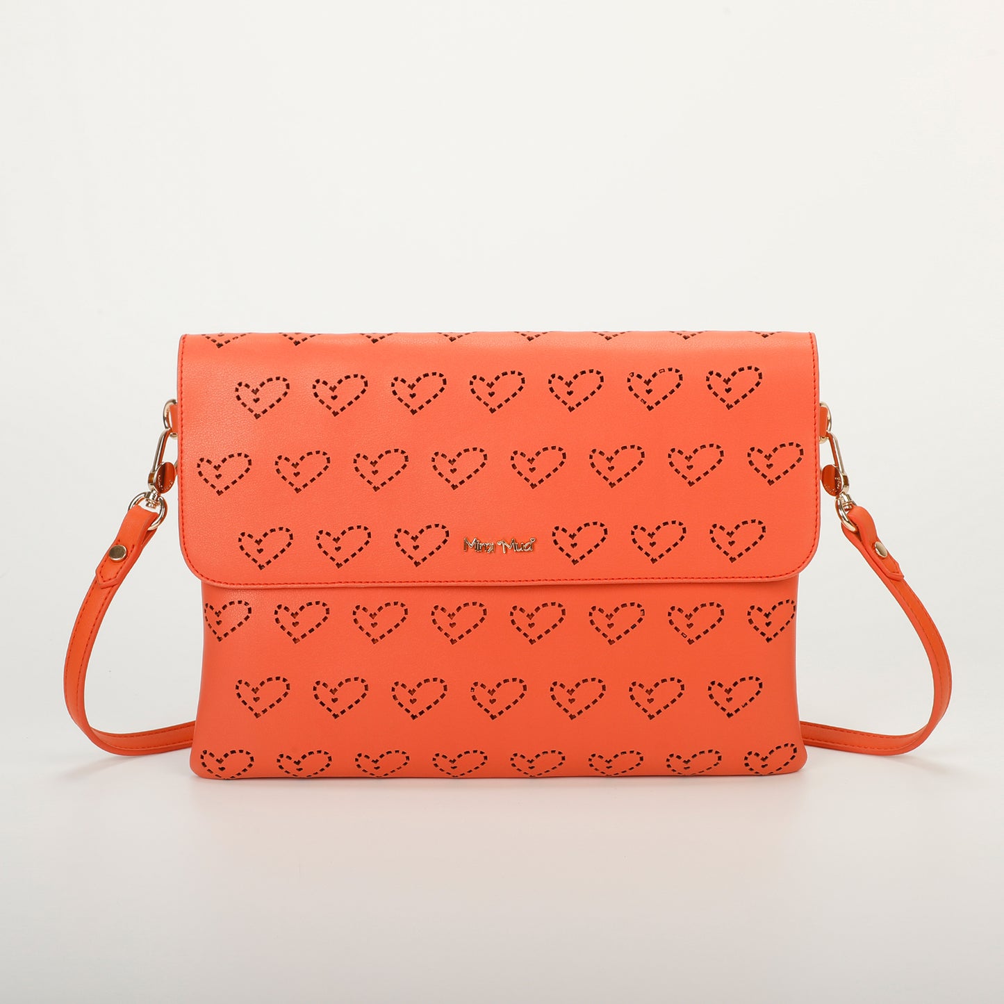 BORSA A TRACOLLA CON CUORE TRAFORATO