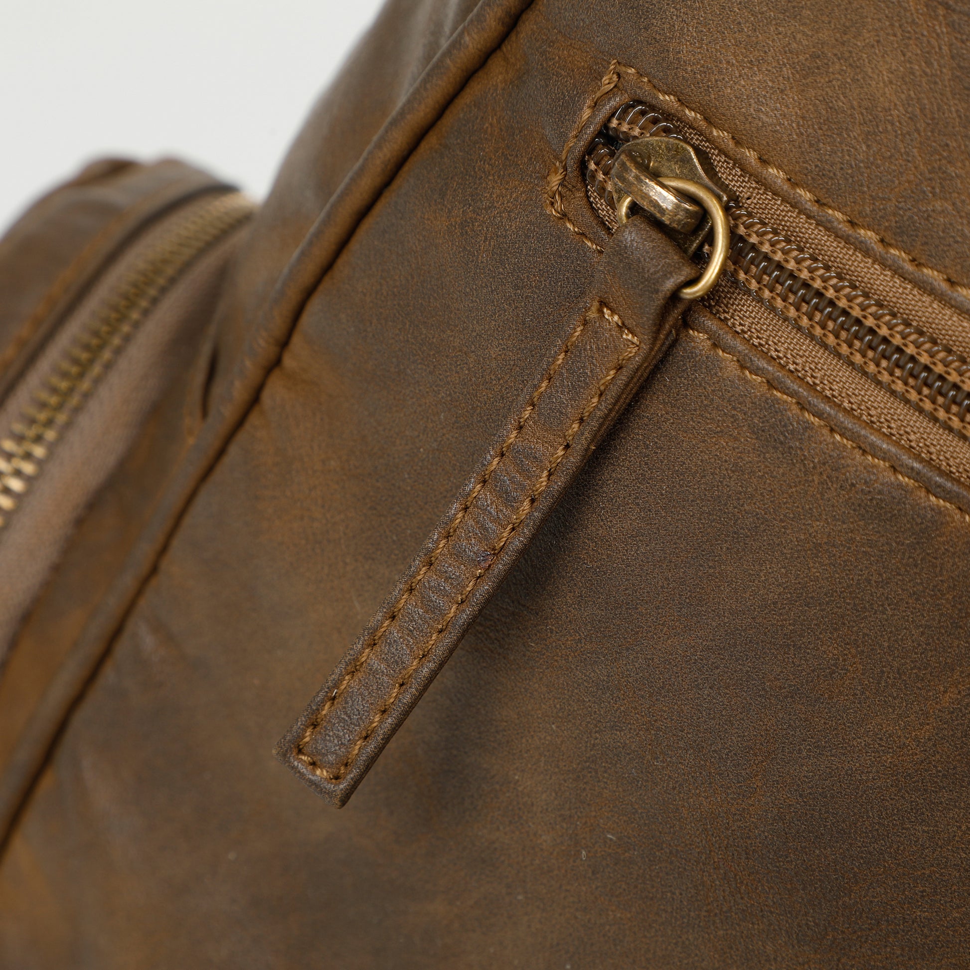 ZAINO CON TASCHE
