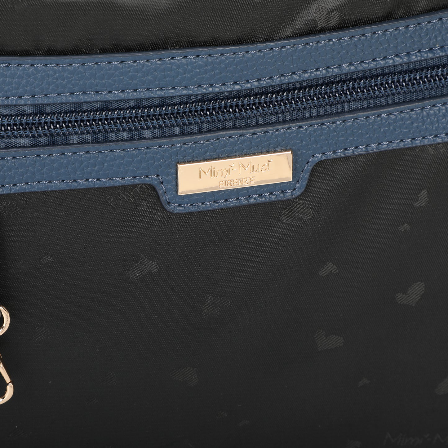 BORSA A SACCA CON DETTAGLIO ARRICCIATO