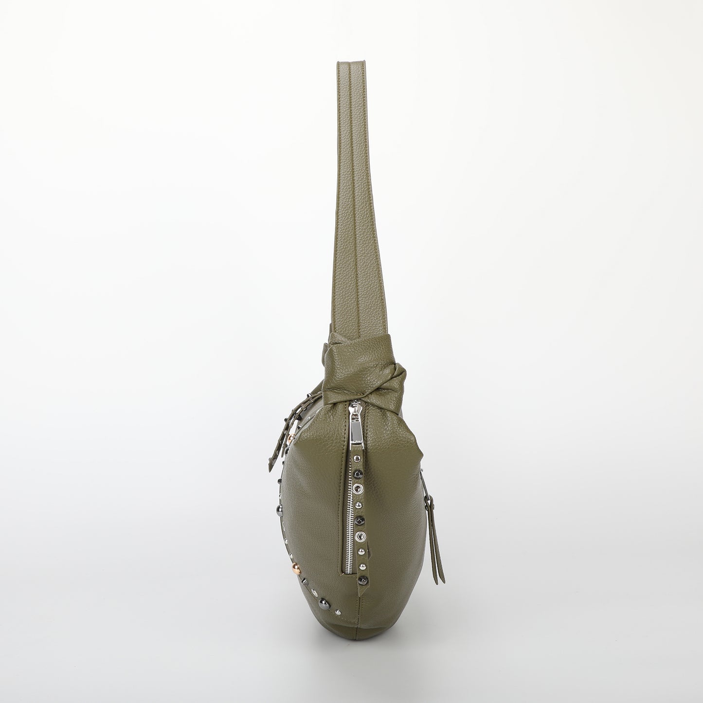 BORSA A TRACOLLA MEZZALUNA CON BORCHIE