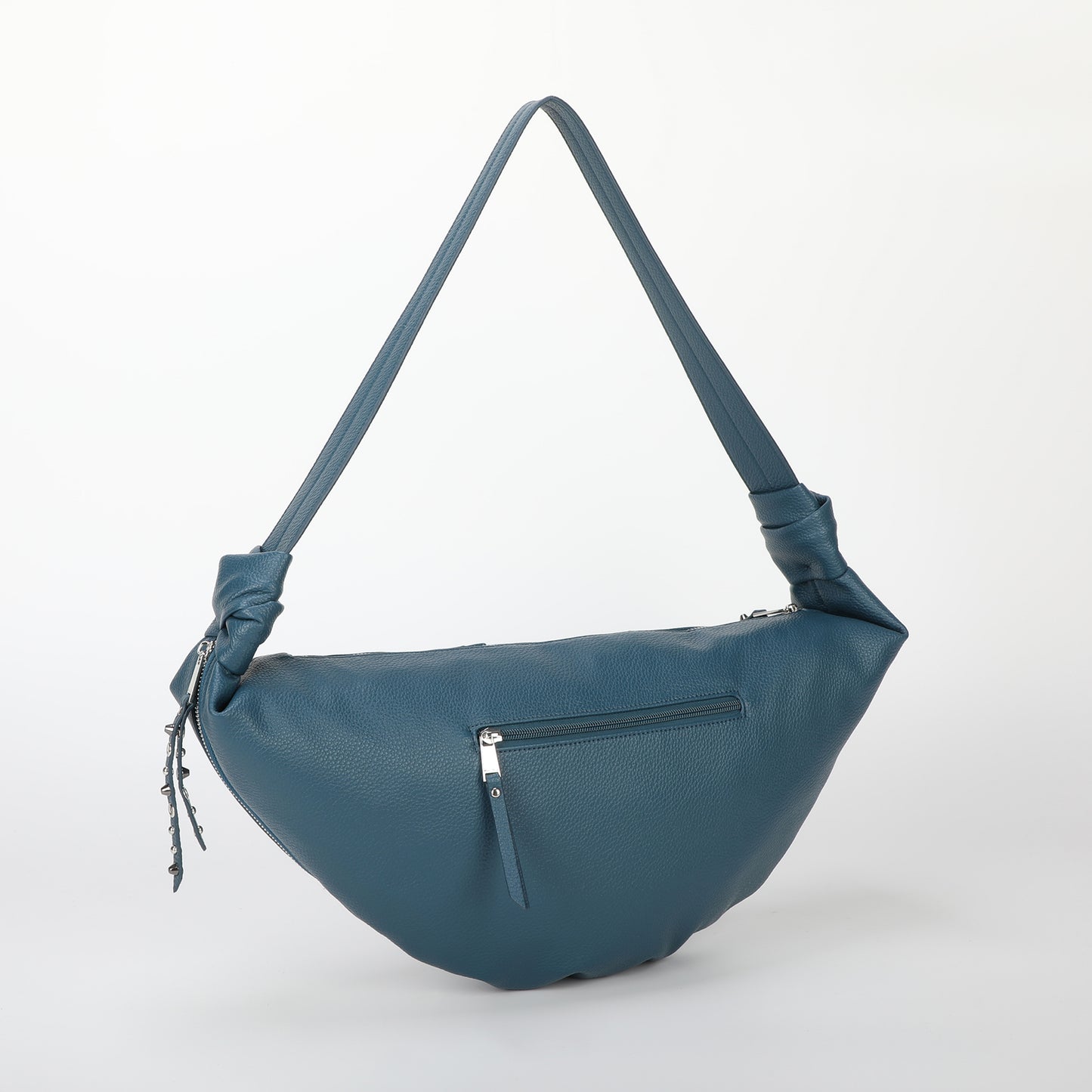 BORSA A TRACOLLA MEZZALUNA CON BORCHIE