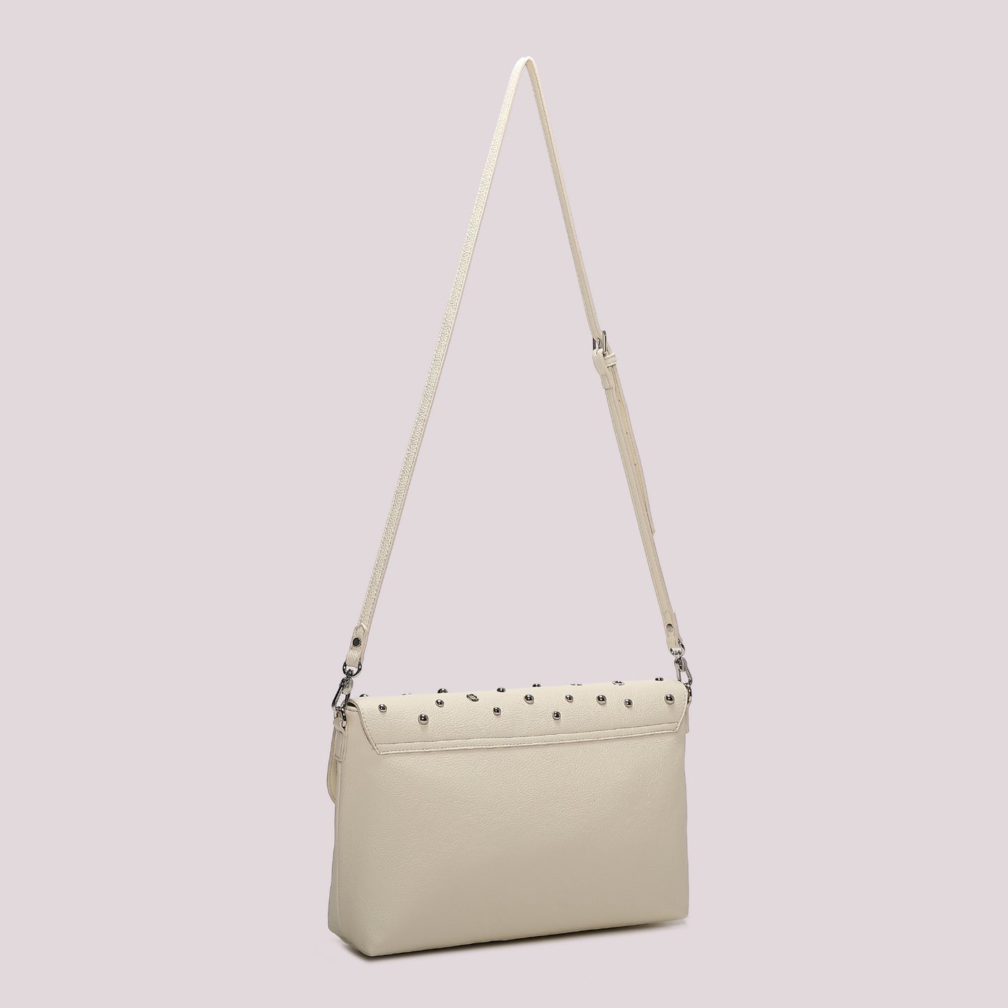 BORSA A BUSTA CON BORCHIE E OCCHIELLI