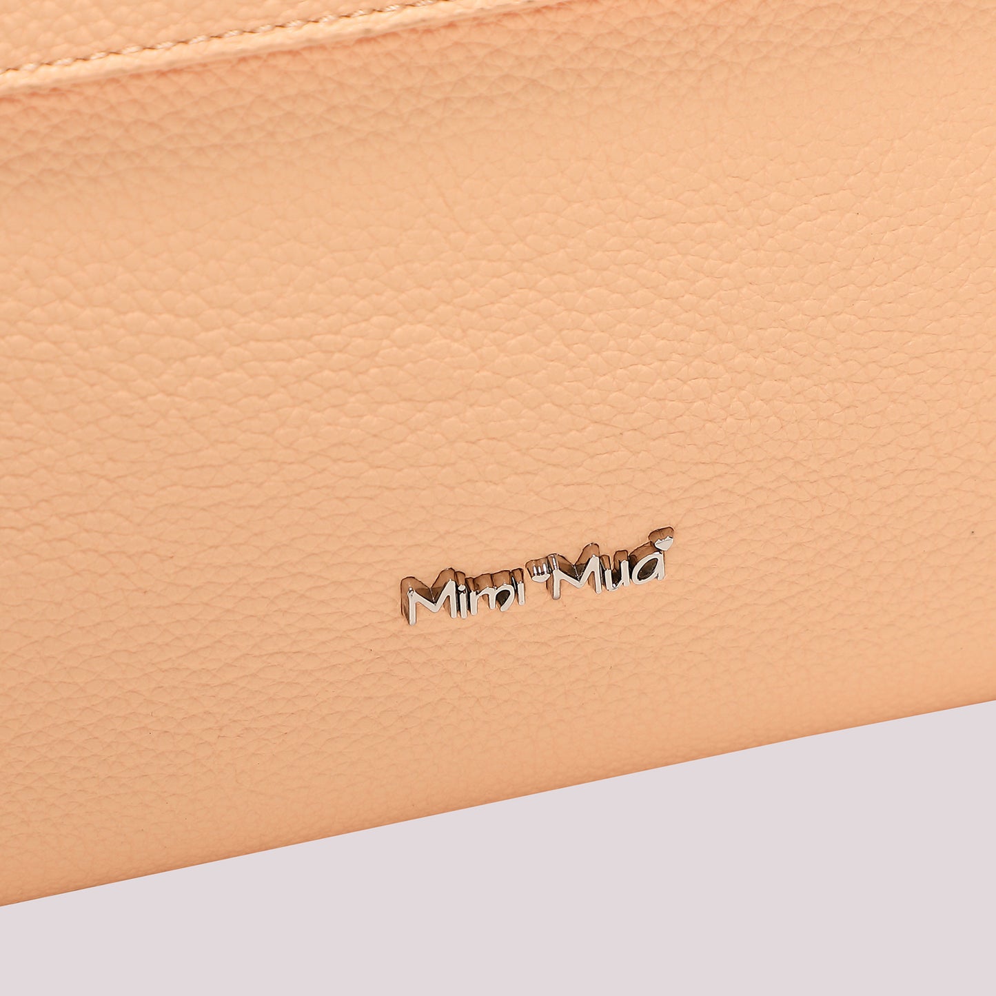 BORSA A BUSTA CON BORCHIE E OCCHIELLI