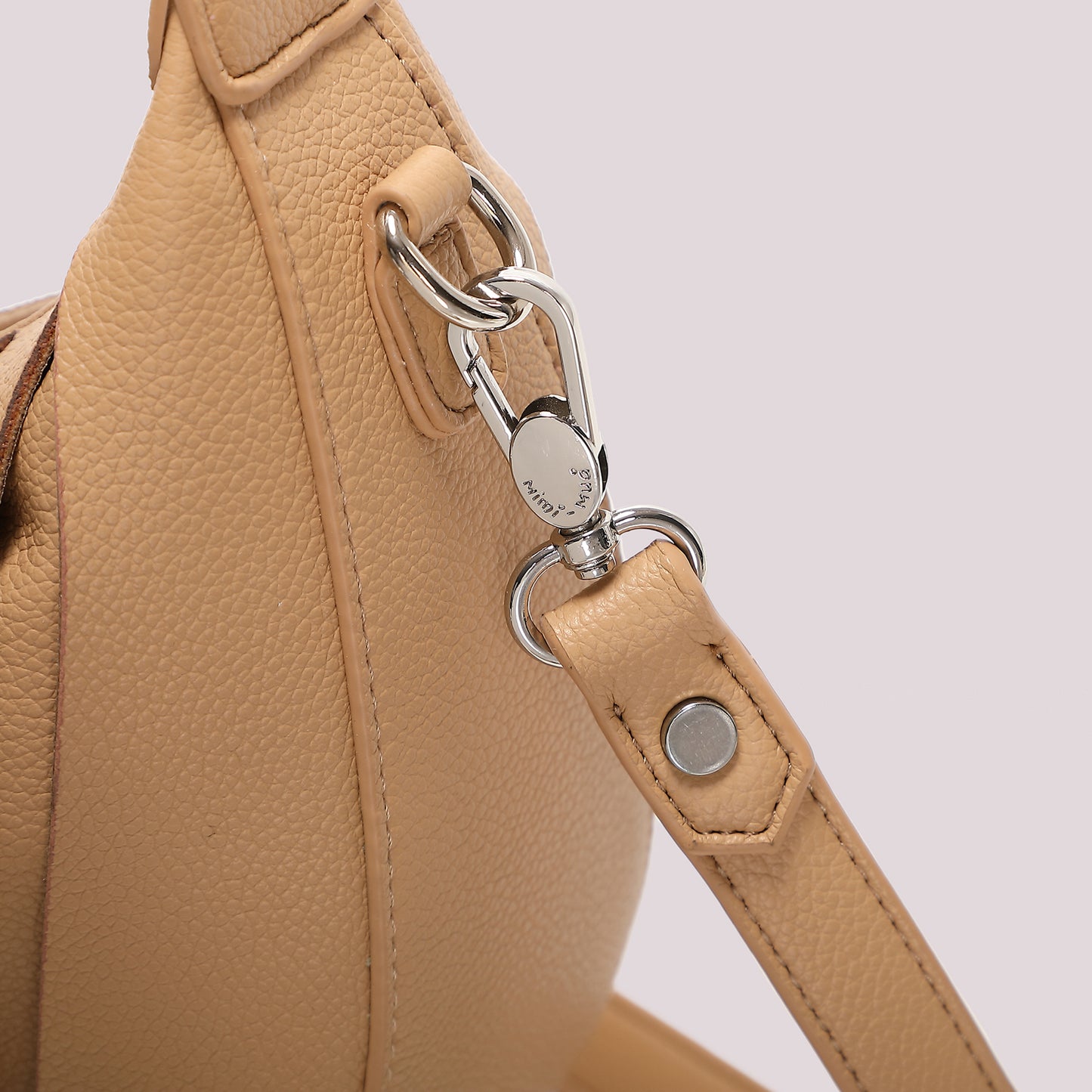 BORSA HOBO CON TAGLI DIAGONALI