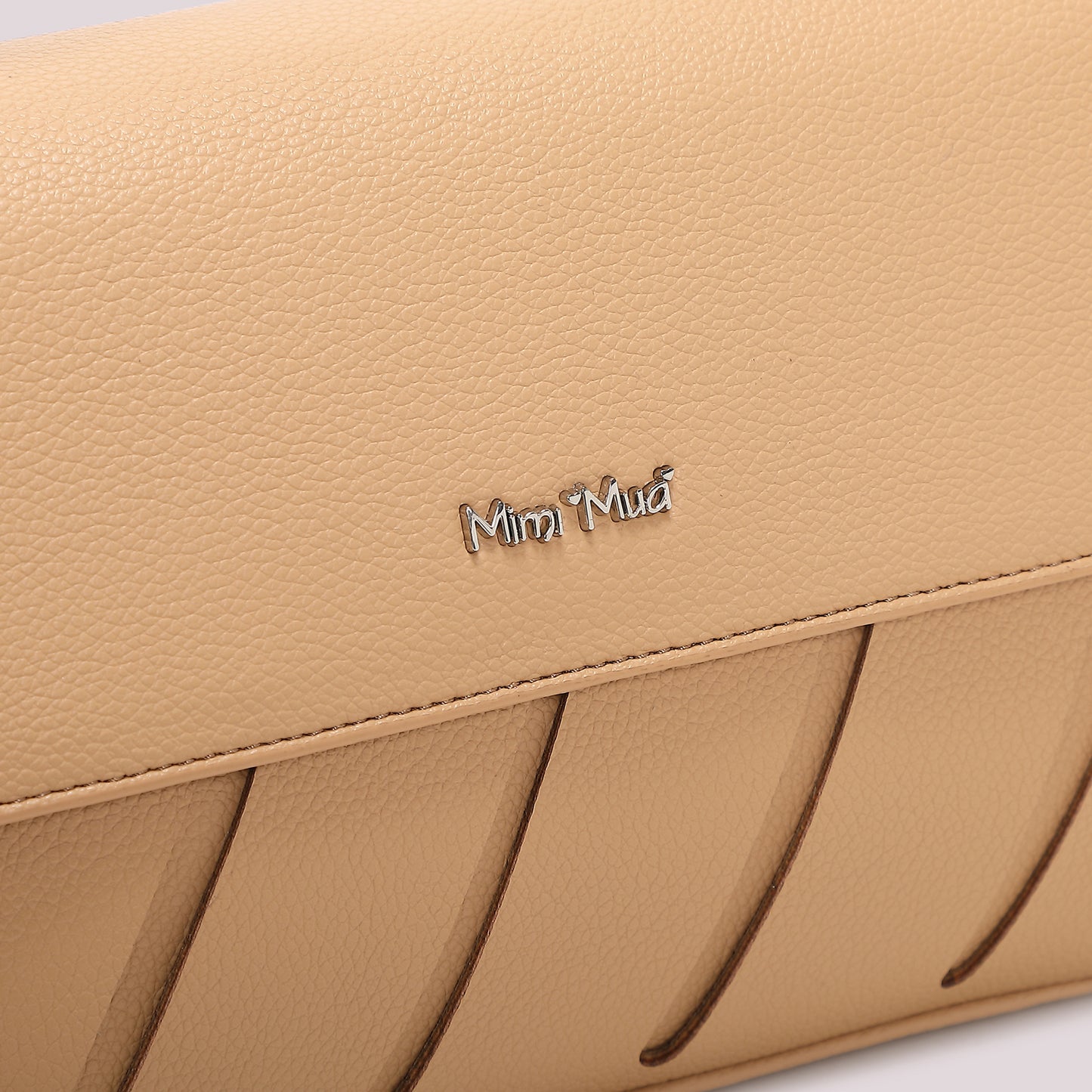 BORSA A TRACOLLA CON TAGLI DIAGONALI