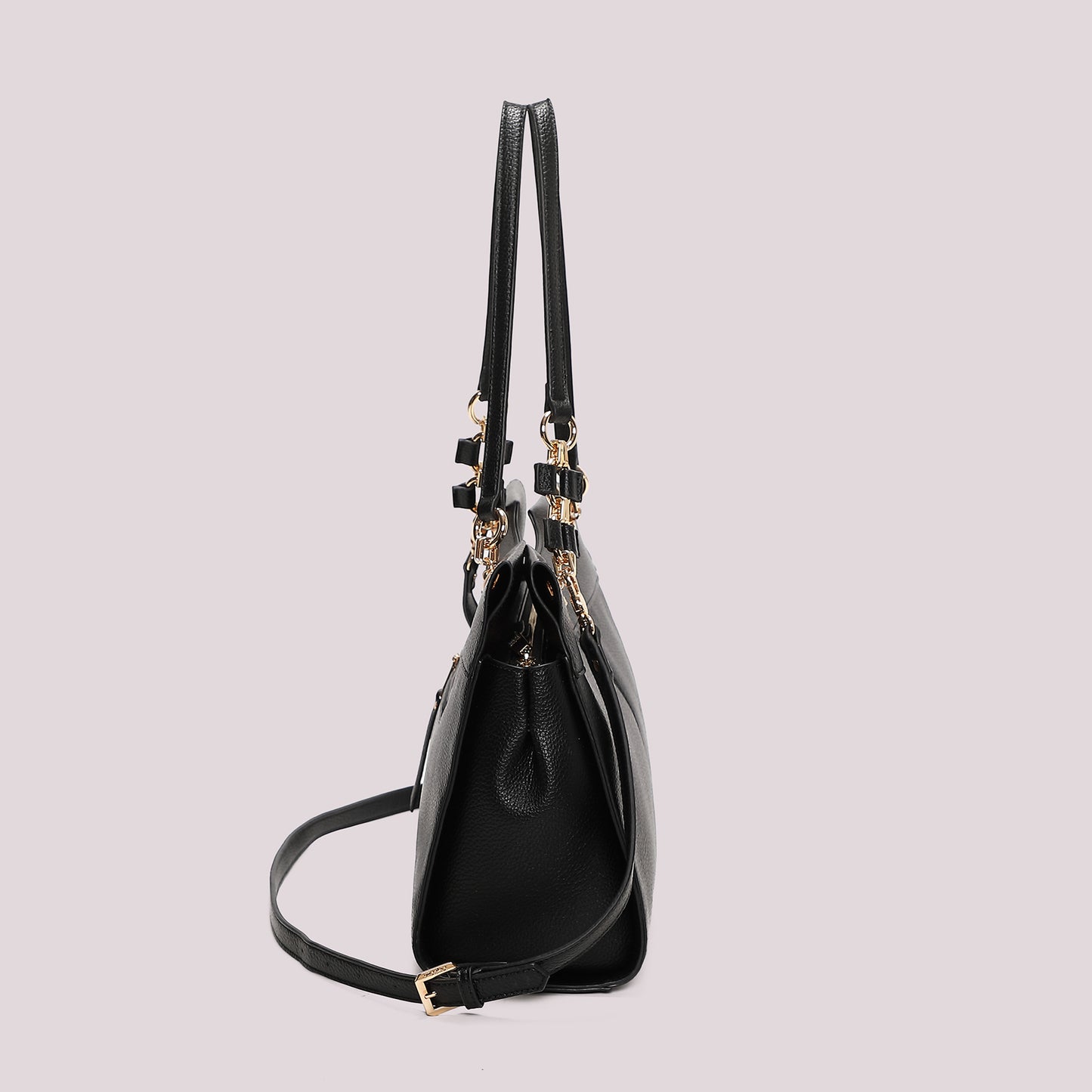 BORSA A SPALLA CON CATENA SUI MANICI