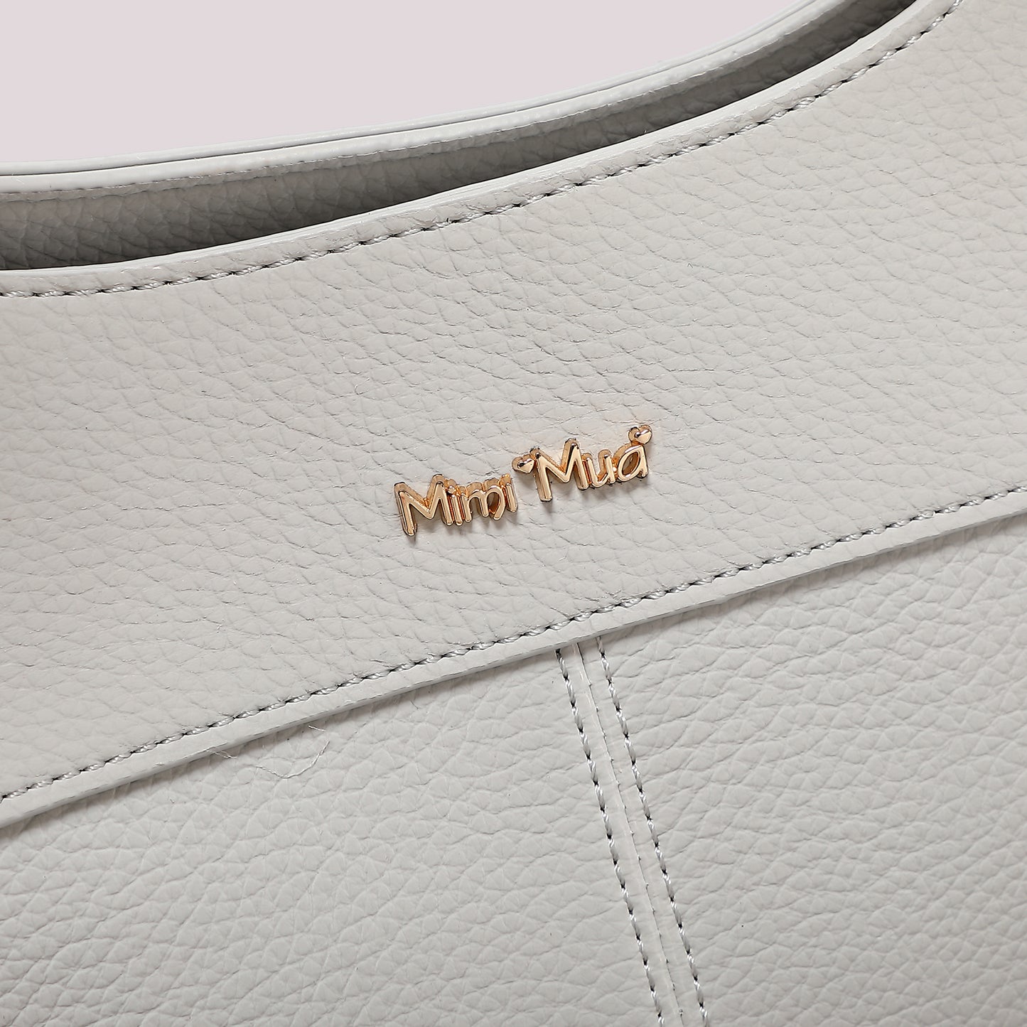 BORSA A SPALLA CON CATENA SUI MANICI