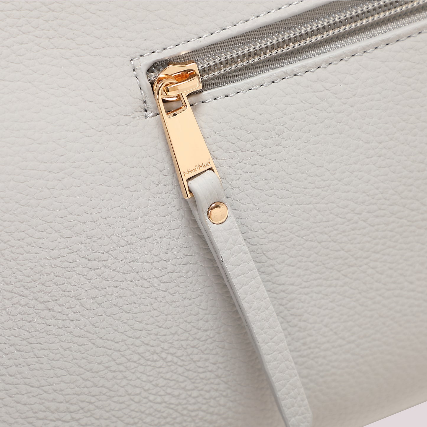 BORSA A SPALLA CON CATENA SUI MANICI