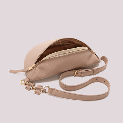 MARSUPIO CON CATENA SUL MANICO