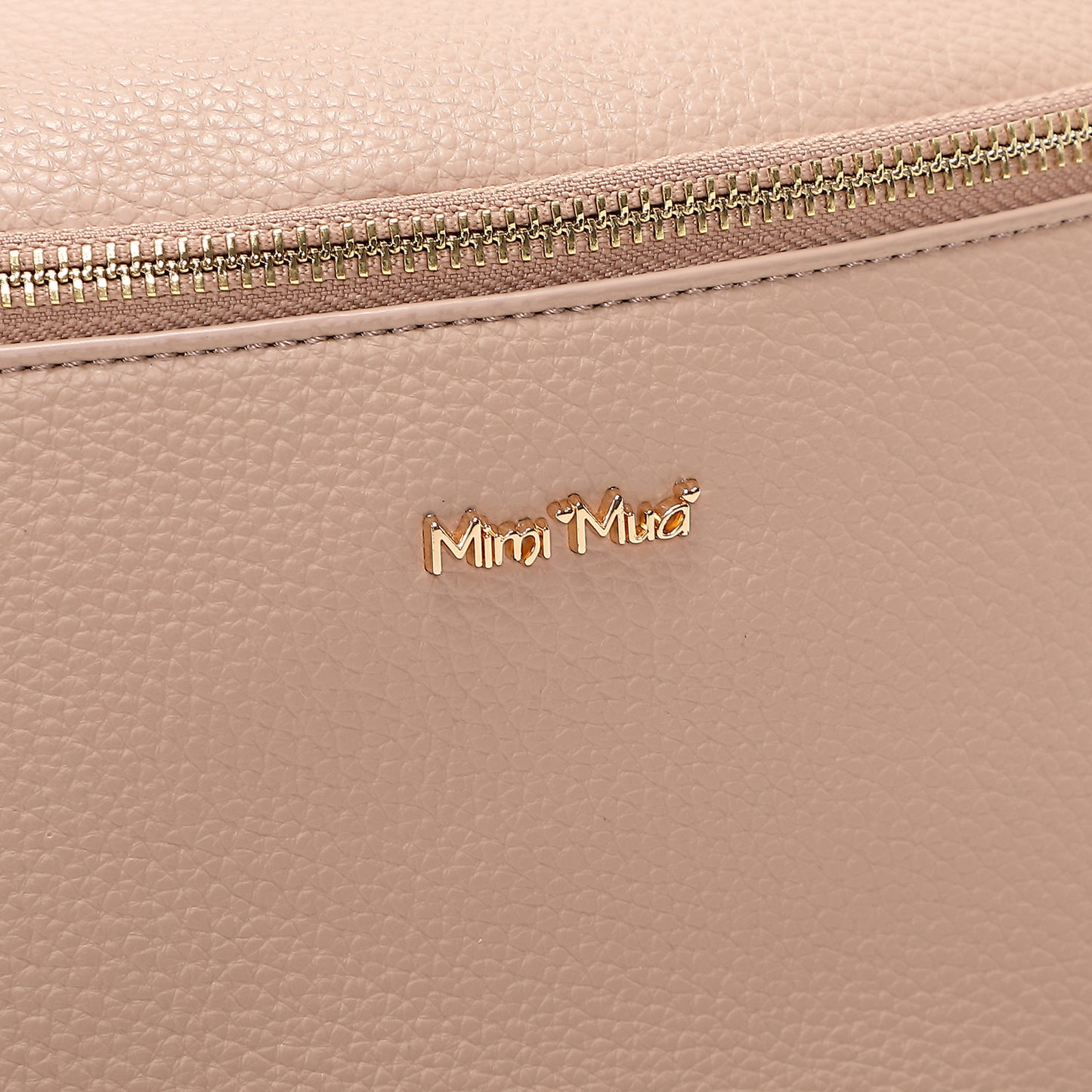 MARSUPIO CON CATENA SUL MANICO