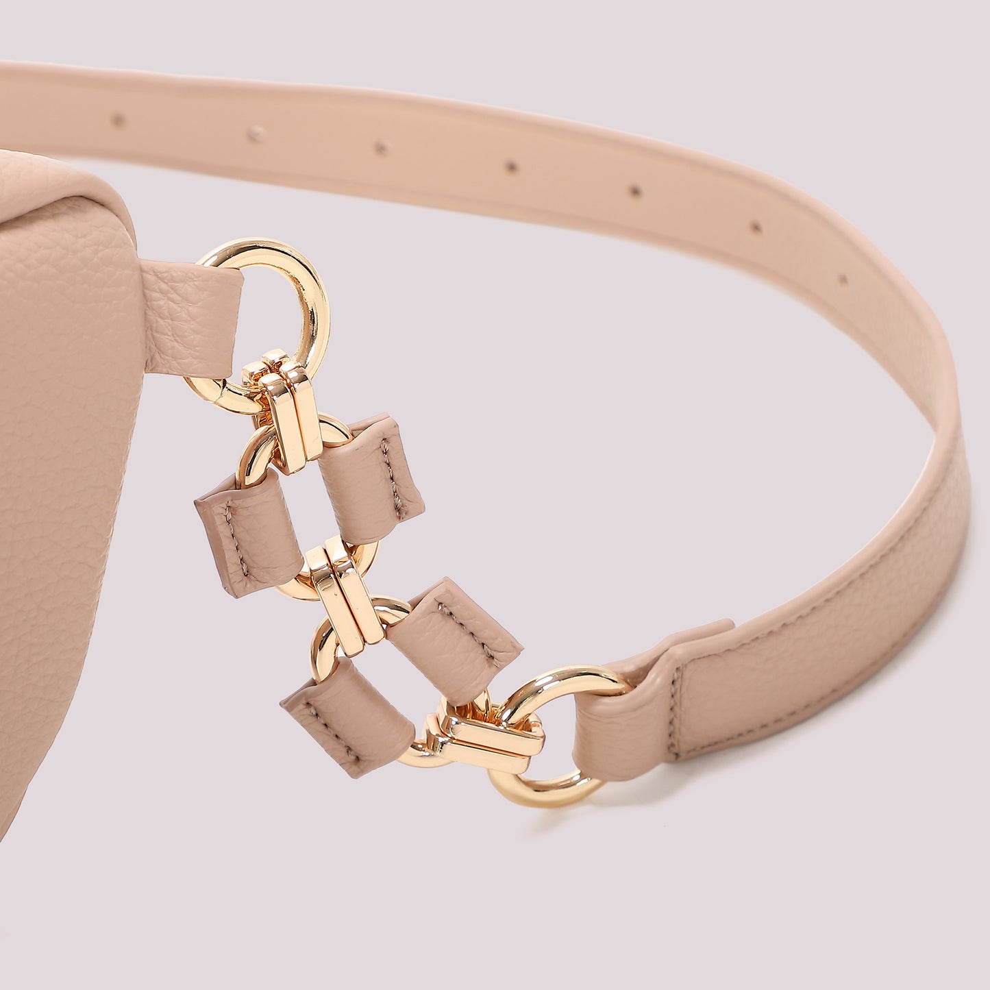 MARSUPIO CON CATENA SUL MANICO