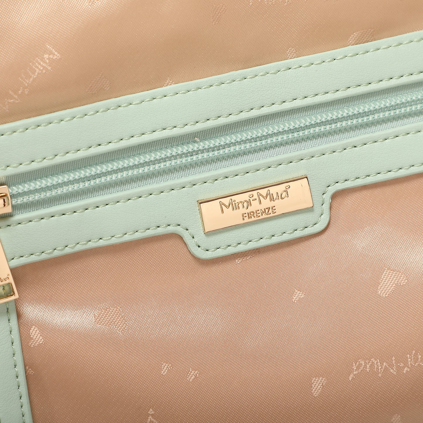 BORSA A SPALLA CON MOTIVO TRAFORATO