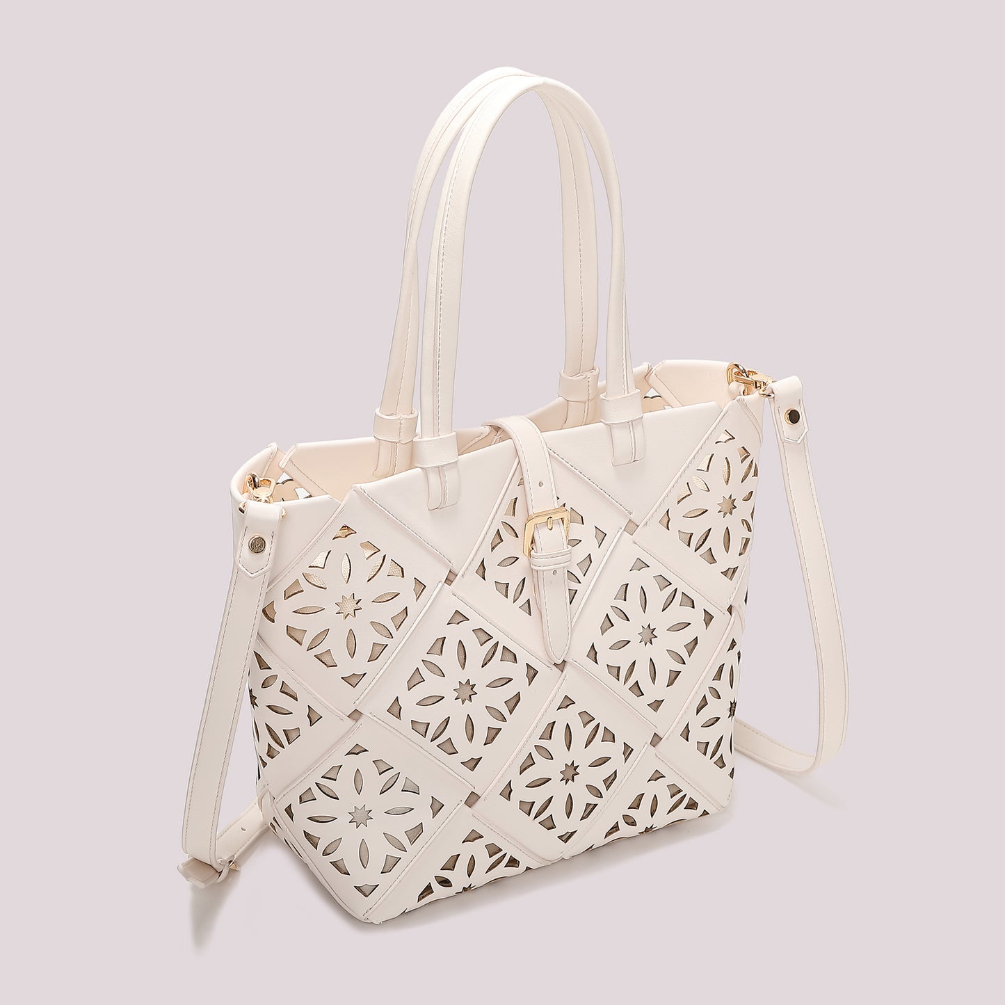 BORSA A MANO CON MOTIVO TRAFORATO