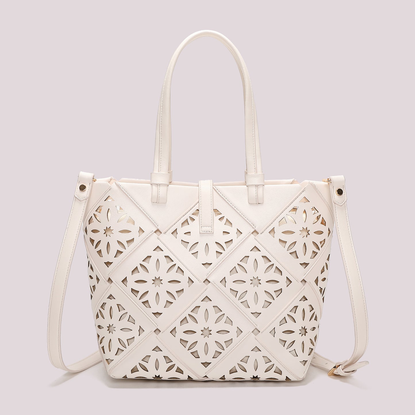 BORSA A MANO CON MOTIVO TRAFORATO