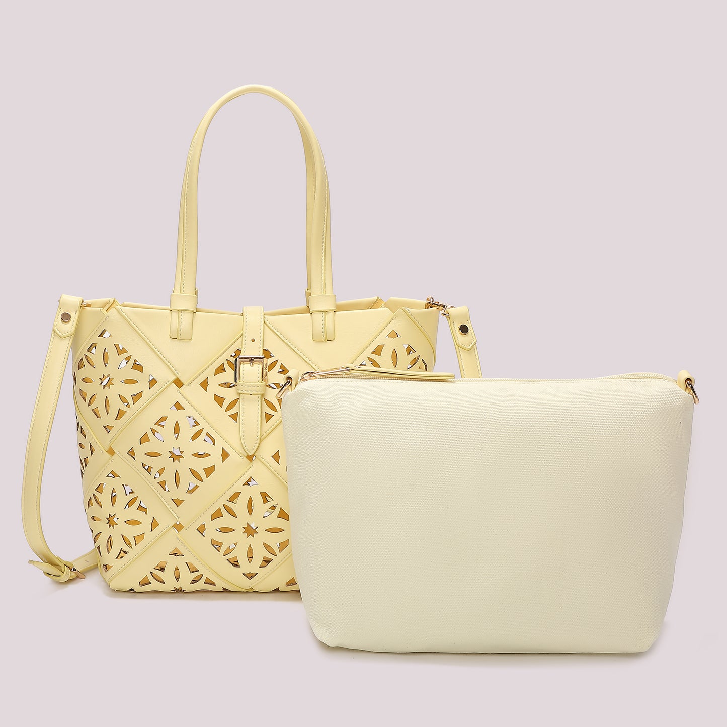 BORSA A MANO CON MOTIVO TRAFORATO