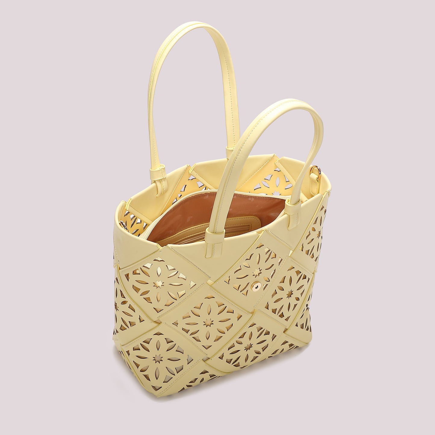 BORSA A MANO CON MOTIVO TRAFORATO