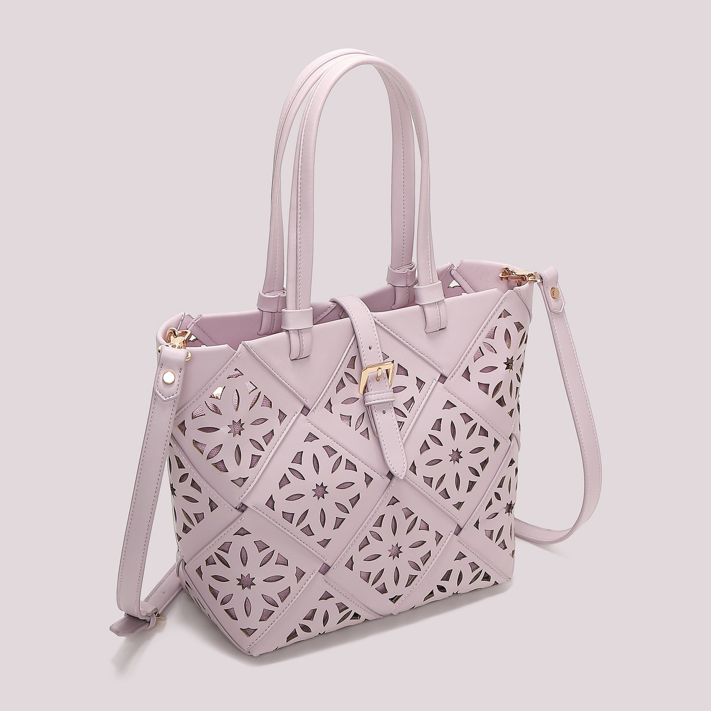 BORSA A MANO CON MOTIVO TRAFORATO