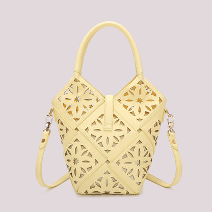 BORSA A TRACOLLA CON MOTIVO TRAFORATO