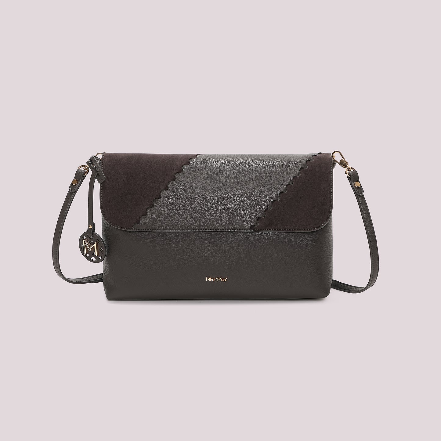 BORSA A BUSTA CON PATCH DIAGONALE EFFETTO CAMOSCIO