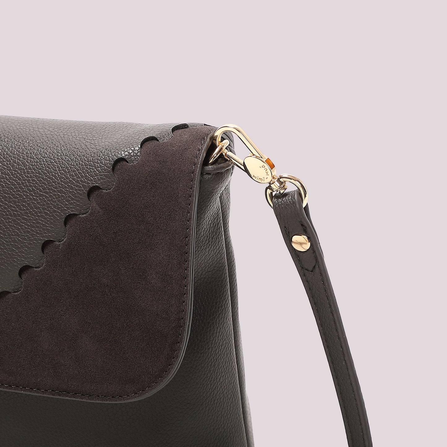 BORSA A BUSTA CON PATCH DIAGONALE EFFETTO CAMOSCIO
