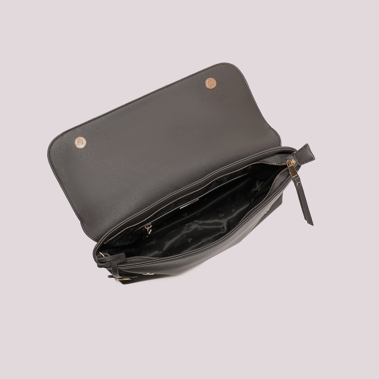 BORSA A BUSTA CON PATCH DIAGONALE EFFETTO CAMOSCIO