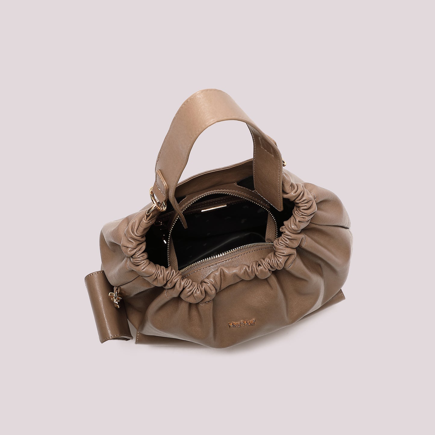 BORSA A SPALLA CON TASCHE