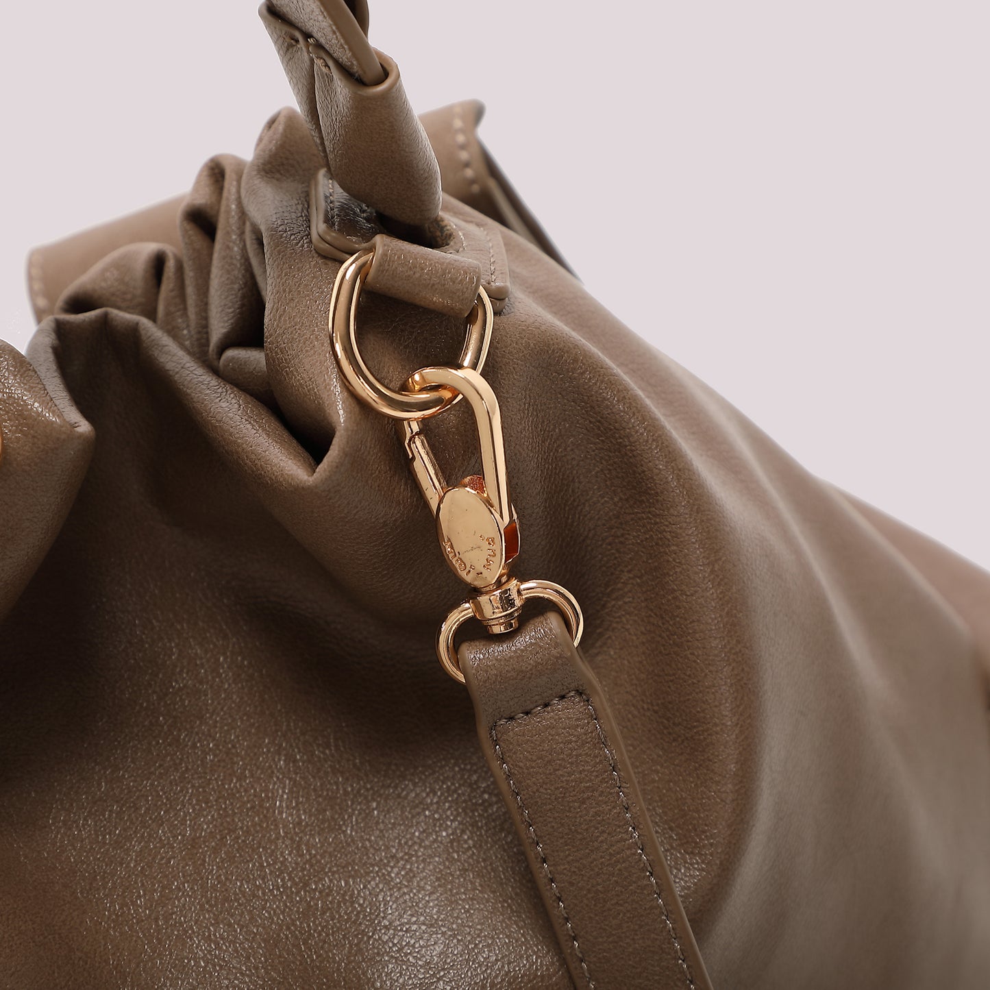 ZAINO CON TASCHE